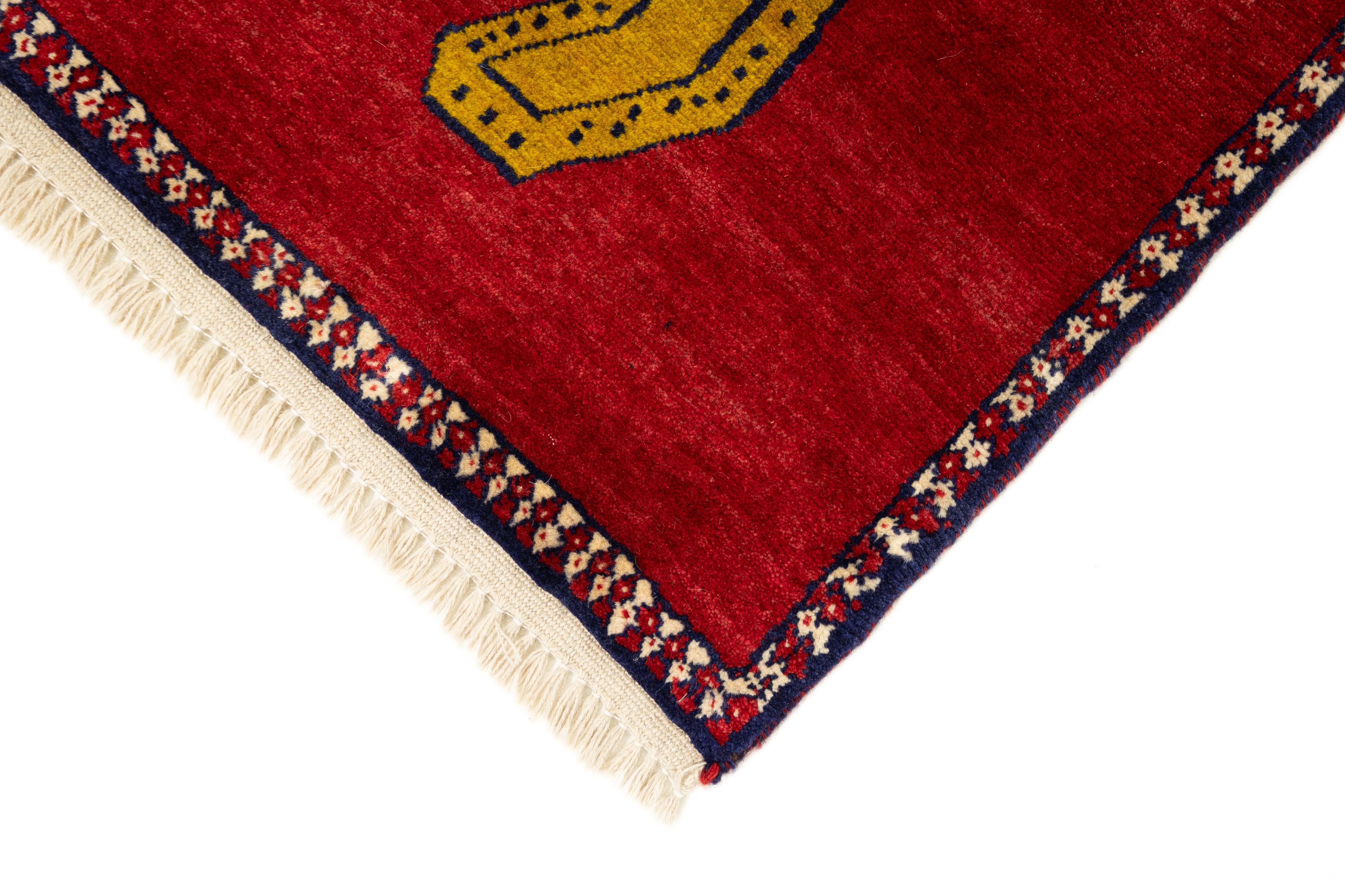 Tappeto Gabbeh, annodato a mano, 4,8 × 3,4 piedi - Leone rosso e giallo In condizioni ottime in vendita a North Bergen, NJ