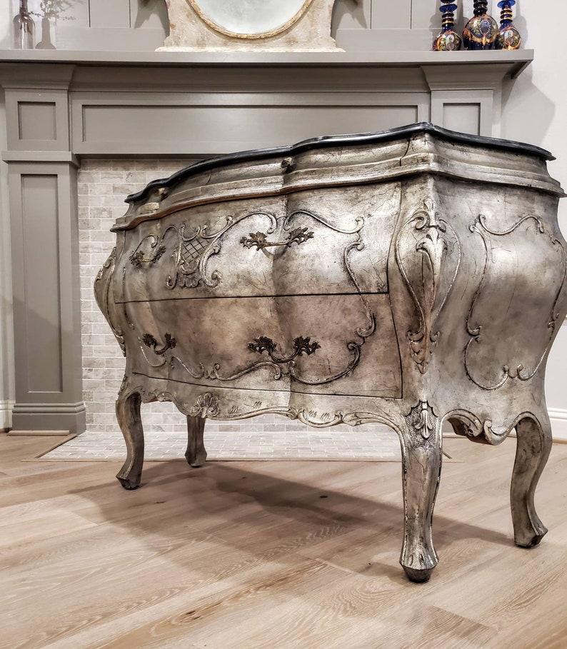 Italian Louis XV Style Bombe Chest of Drawers by Gabberts In Good Condition In Forney, TX