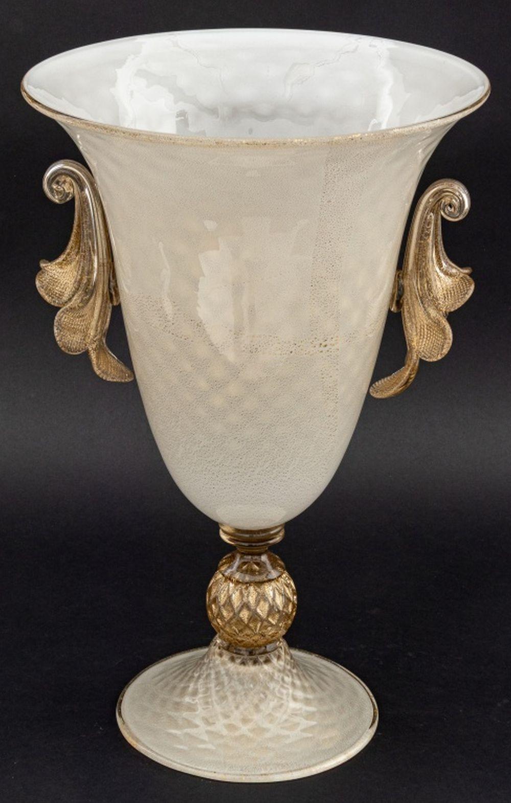 Modern Gabbiani Venezia Murano Gold-Flecked Glass Vase For Sale