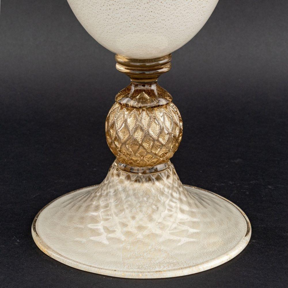 Gabbiani Venezia Murano Gold-Flecked Glass Vase In Good Condition For Sale In Astoria, NY