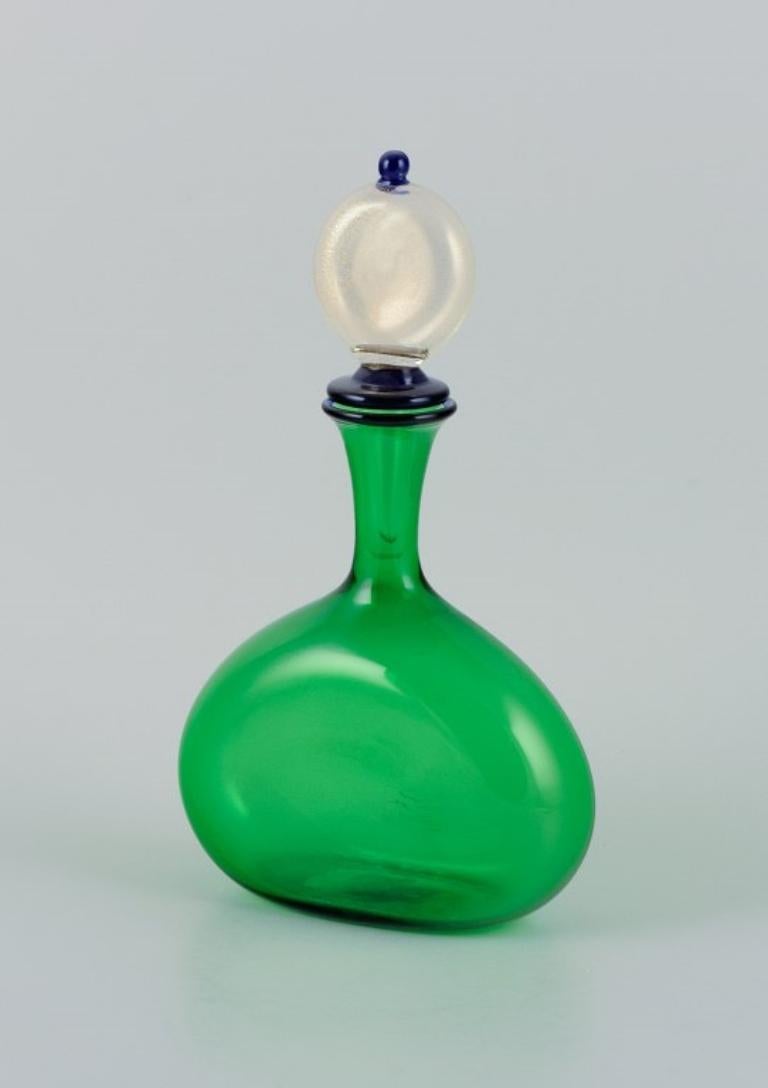 Gabbiani, Venice, Italy. Green art glass decanter with matching stopper. 1980s.  In Excellent Condition For Sale In Copenhagen, DK