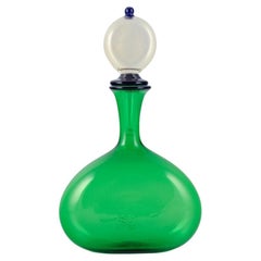 Retro Gabbiani, Venice, Italy. Green art glass decanter with matching stopper. 1980s. 