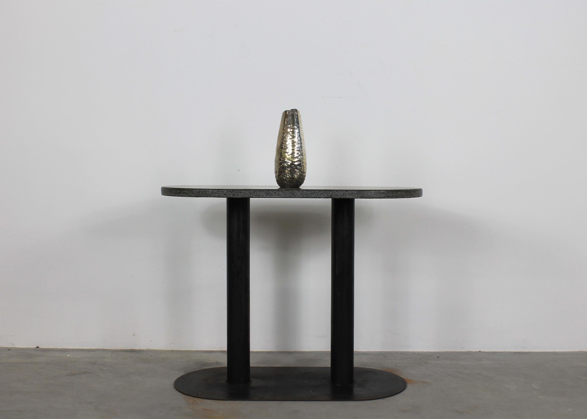 Laqué Table console Gabetti & Isola en métal laqué noir et granit par Arbo, années 1970 en vente