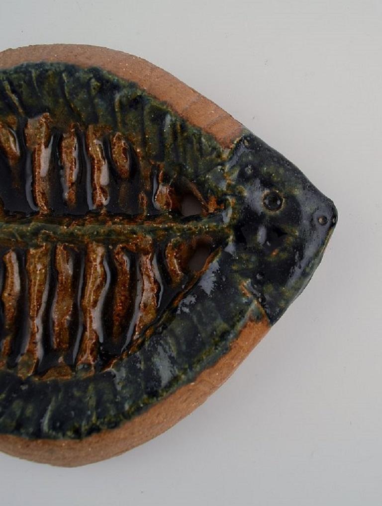 Gabi Citron-Tengborg. Own workshop, Lund. 
Unique wall plaque in glazed stoneware shaped like a fish. 1960s.
Measures: 20 x 14 cm.
In excellent condition.
Signed.