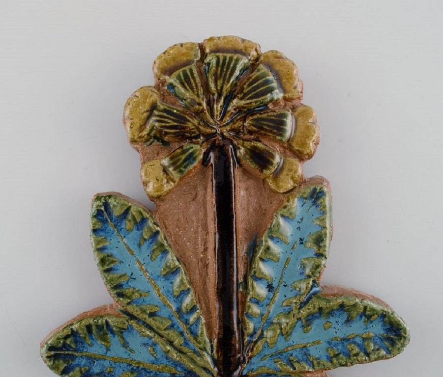 Gabi Citron-Tengborg. Own workshop, Lund. 
Unique wall plaque in glazed stoneware shaped like a flower. 1960s.
Measures: 19.5 x 16.5 cm.
In excellent condition.
Signed.