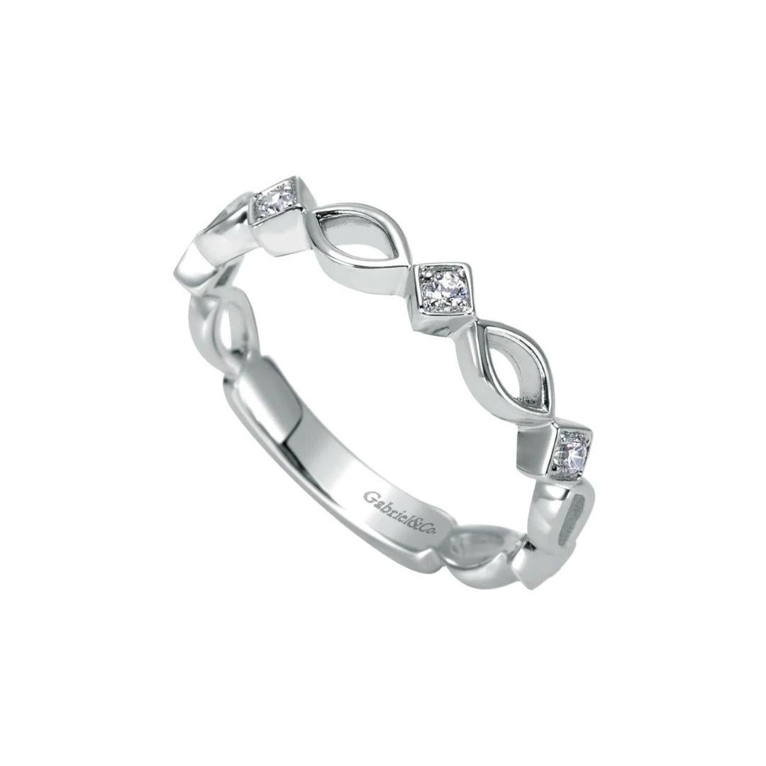 Round Cut Gabriel and Co Scalloped White Gold Diamond Band For Sale