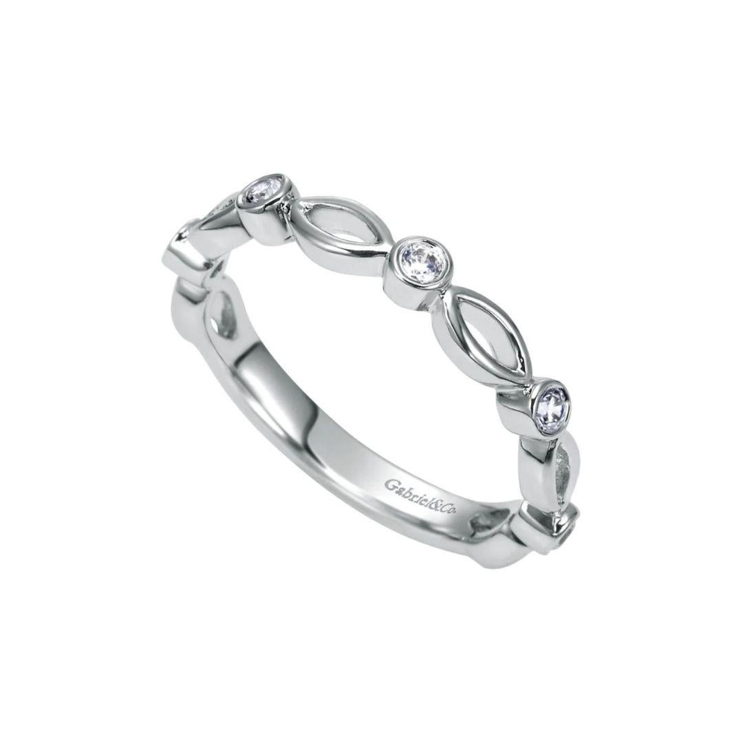 Round Cut Gabriel and Co Scalloped White Gold Diamond Band with Open Weave For Sale