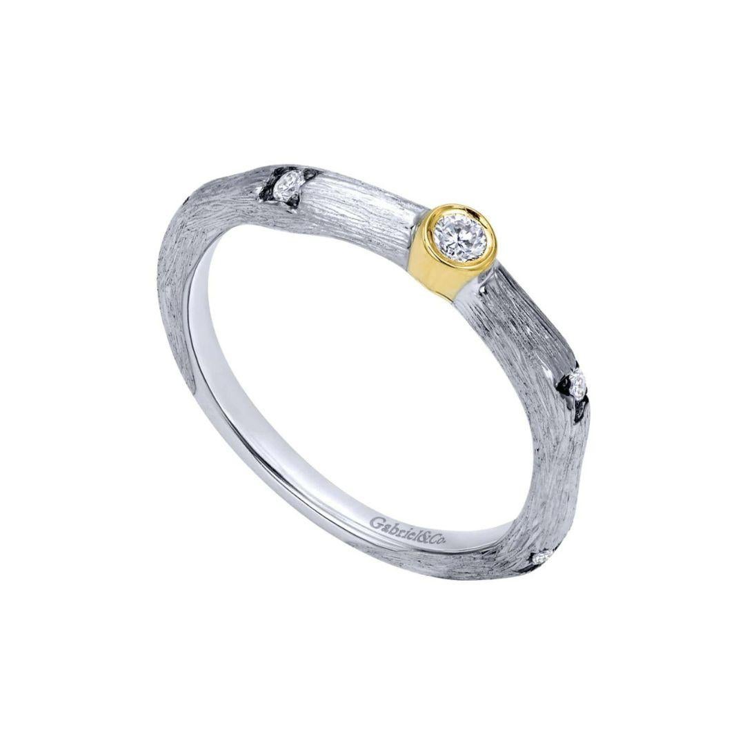 Round Cut Gabriel and Co Two Tone Gold Diamond Band with Organic Florentine For Sale