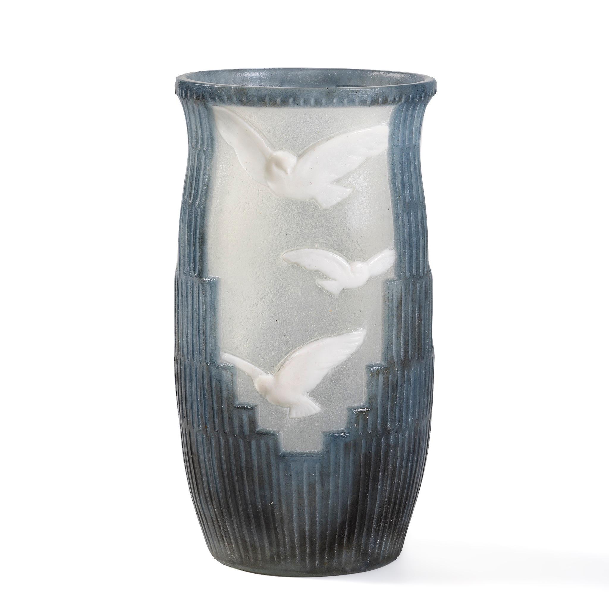 Art Déco Gabriel Argy-Rousseau “Les palombes” Pâte de Verre Glass Vase in vendita