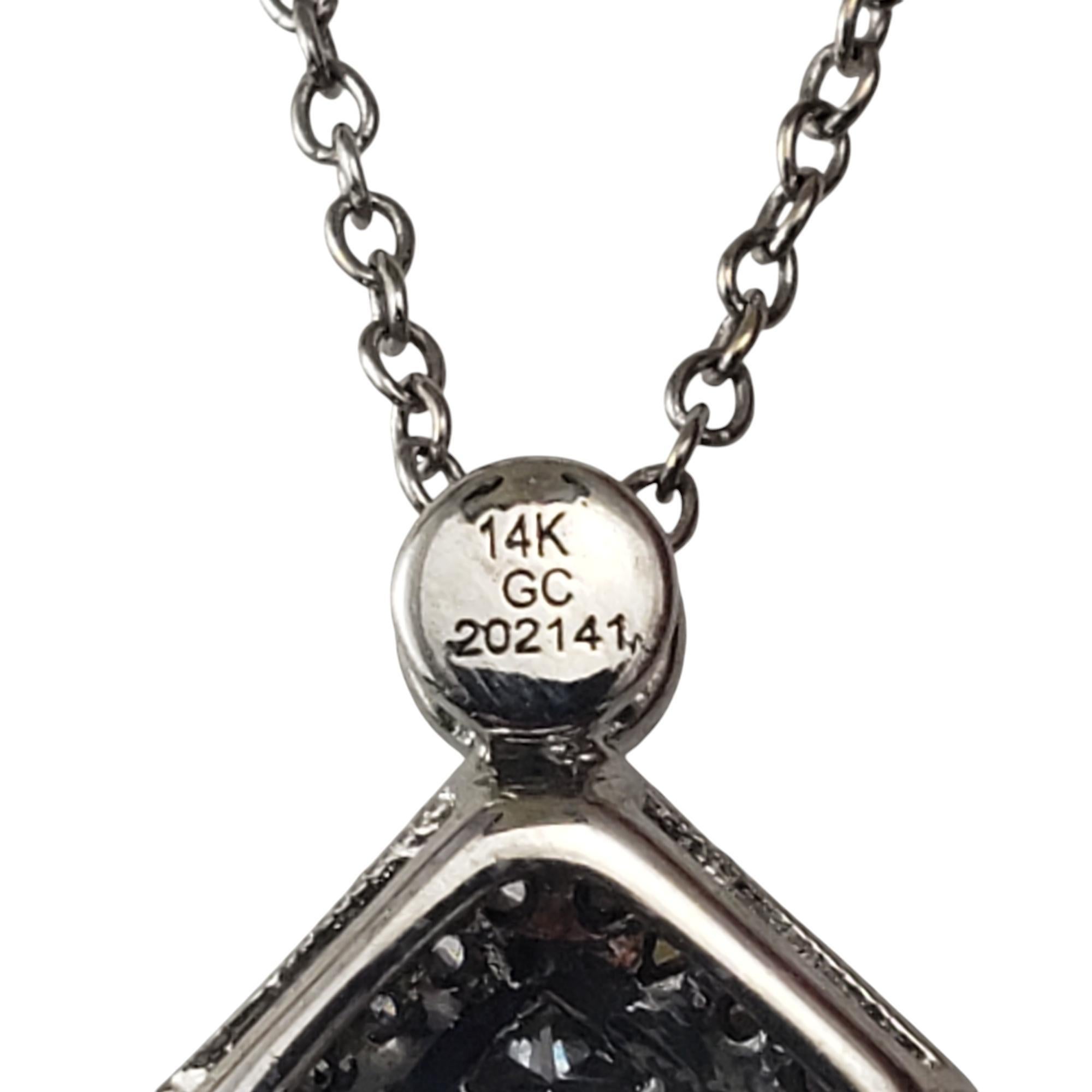 Donna Gabriel & Co. Collana con ciondolo di diamanti in oro bianco 14 carati #20713 in vendita