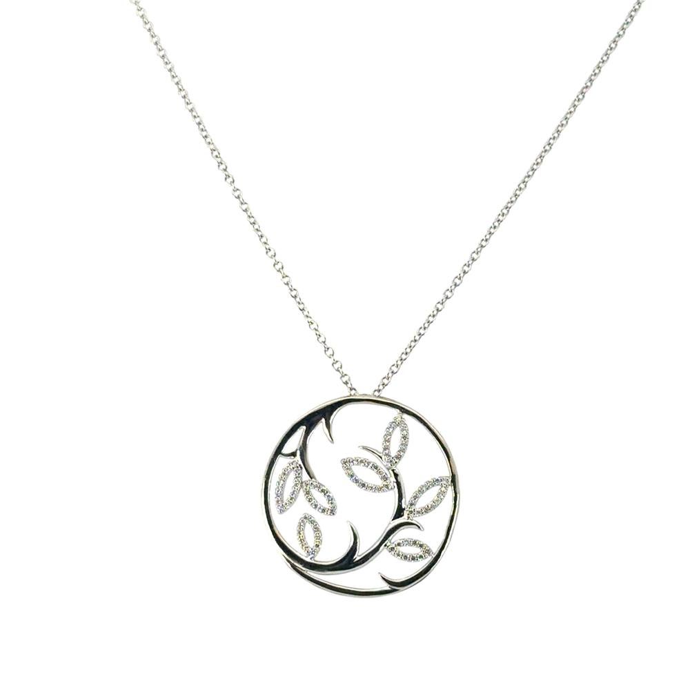 Taille ronde Gabriel & Co. Collier pendentif feuille de mode en or blanc 14 carats avec diamants 0,33 carat en vente