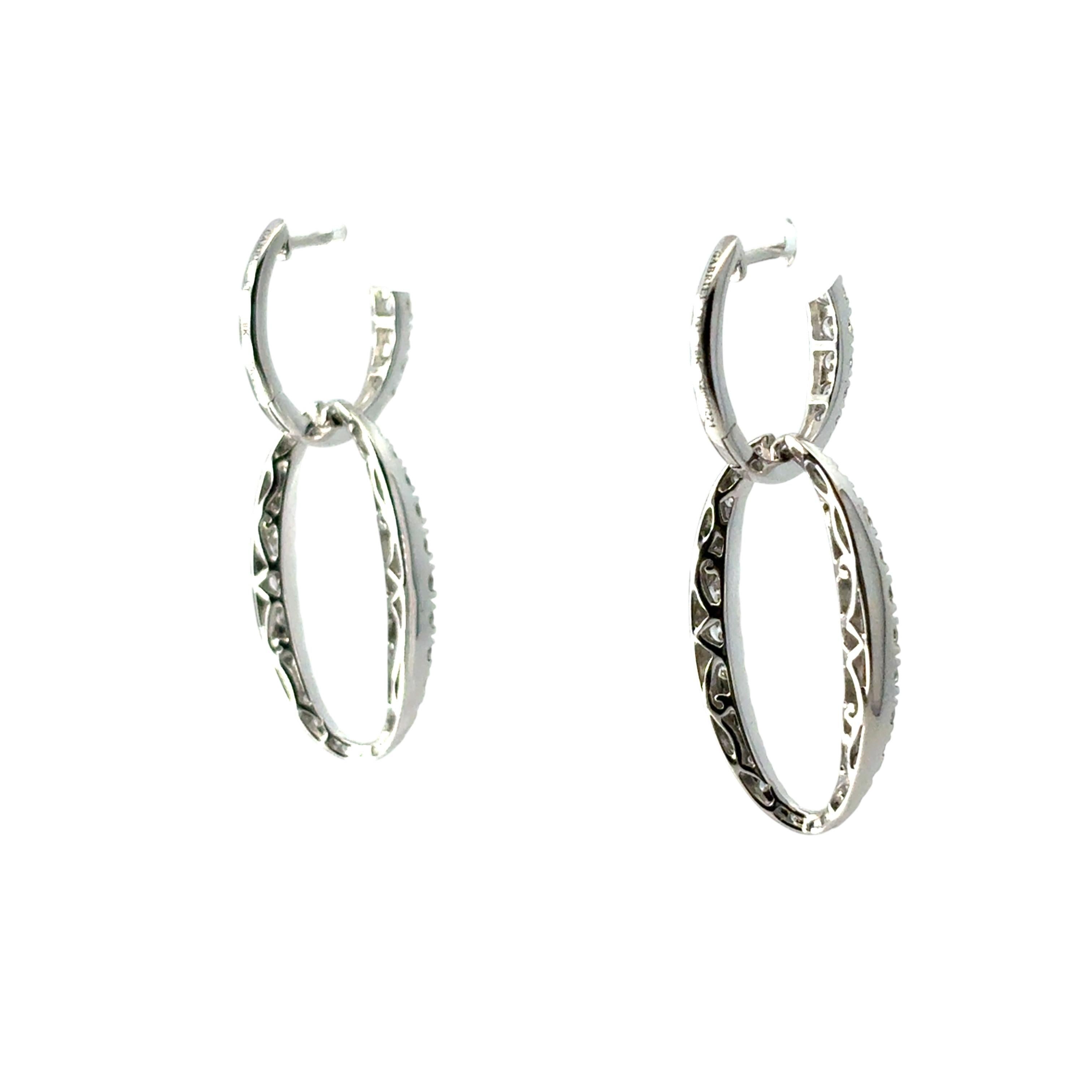 Moderno Gabriel & Co. Orecchini a lobo con diamanti tondi brillanti naturali in oro bianco 18 carati. in vendita