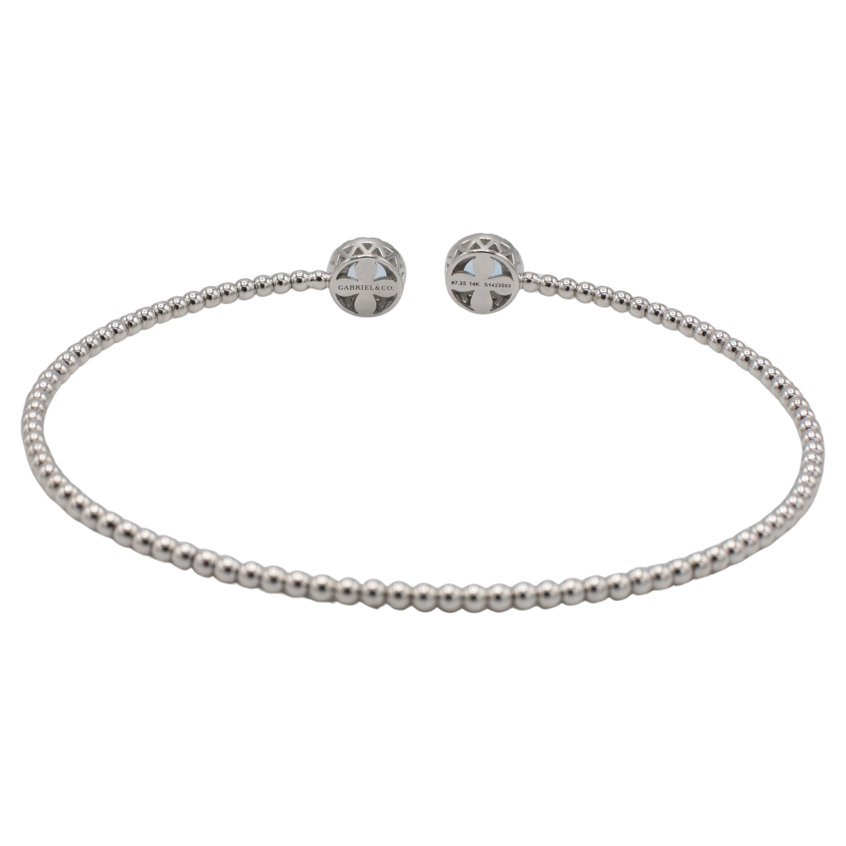 Taglio rotondo Gabriel & Co. Bracciale in oro bianco Bujukan con topazio blu e diamanti naturali in vendita