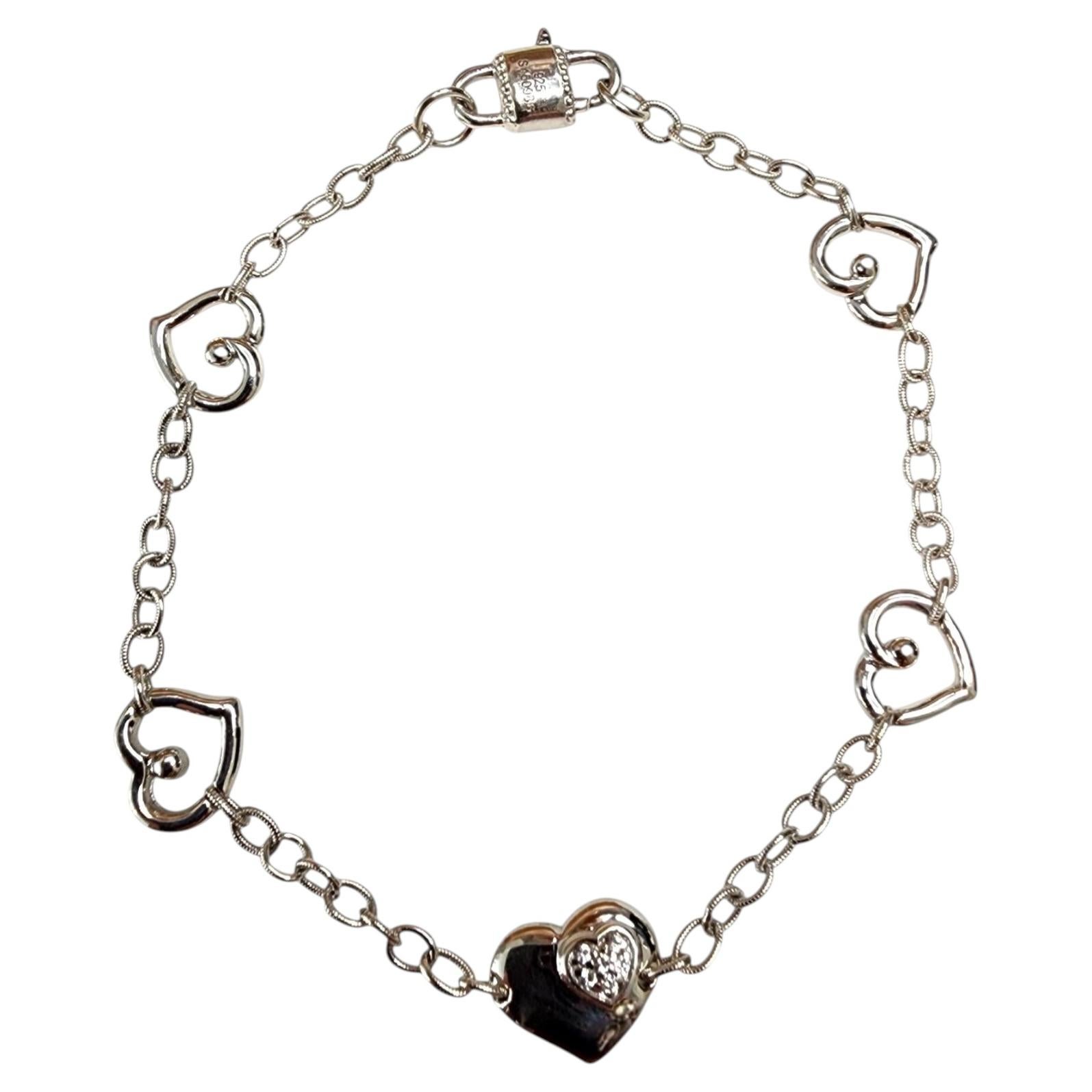 Gabriel & Co. Armband aus Sterlingsilber mit Herzgliedern und weißen Saphiren #25567 im Angebot