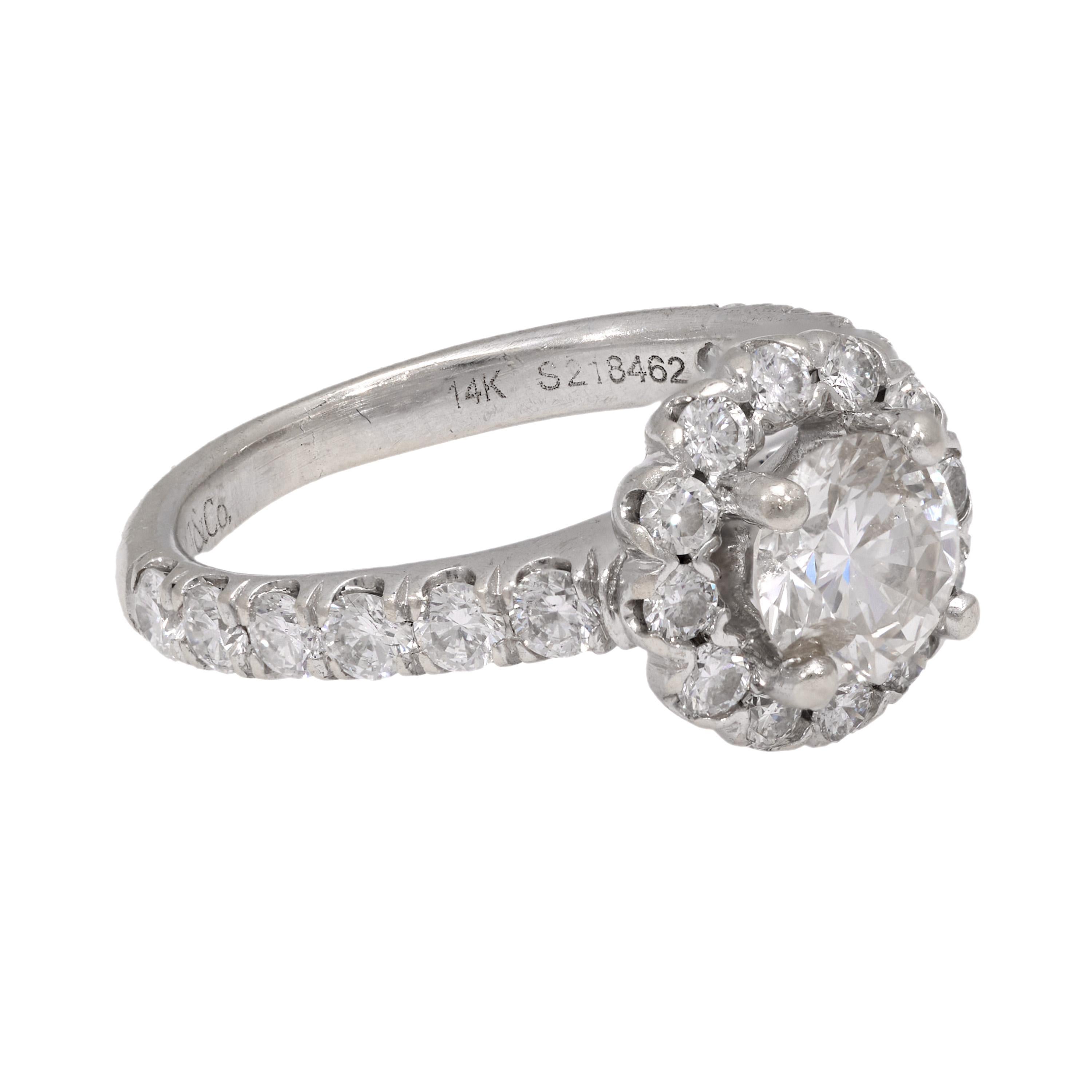 Anillo de compromiso de oro blanco de 14 quilates con diamante vintage Gabriel & Co. en Bueno estado para la venta en Beverly Hills, CA