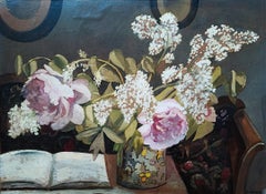 Blumenstrauß aus weißen Fliedern und rosa Pfingstrosen