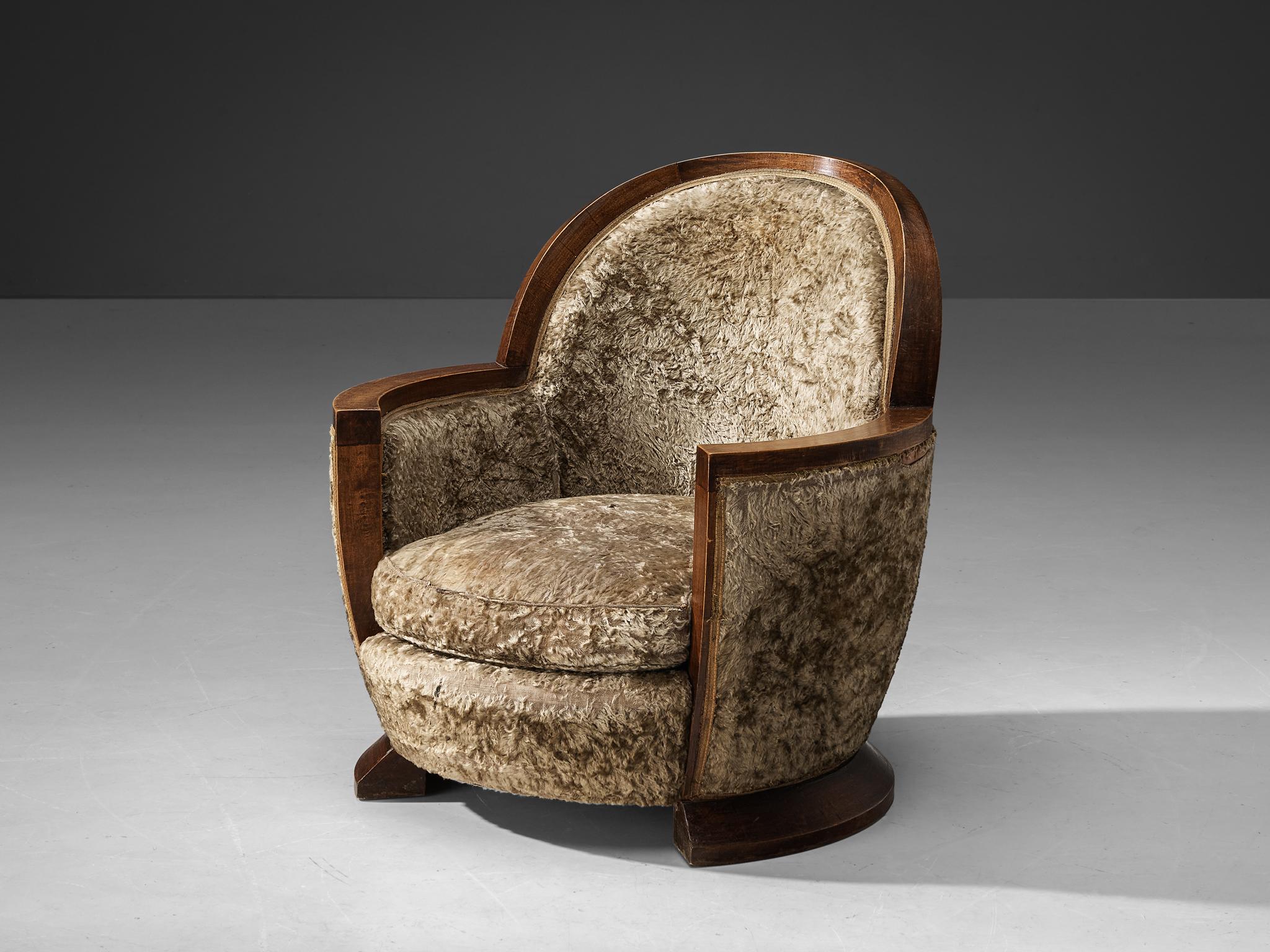 Gabriel Englinger, lounge chair, wood, long pile velvet upholstery, France, 1928.

This rare Art Deco armchair, designed by the esteemed designer Gabriel Englinger in 1928, epitomizes the luxury and sophistication of the era. The chair is