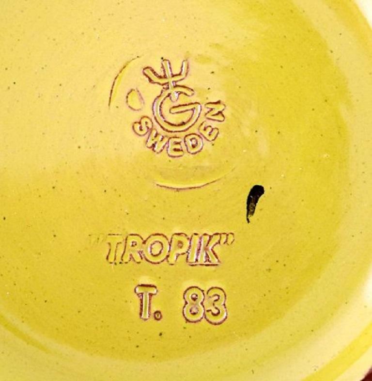 Milieu du XXe siècle Plat « Tropik » en céramique émaillée à motifs rayés de Gabriel Keramik, Suède en vente