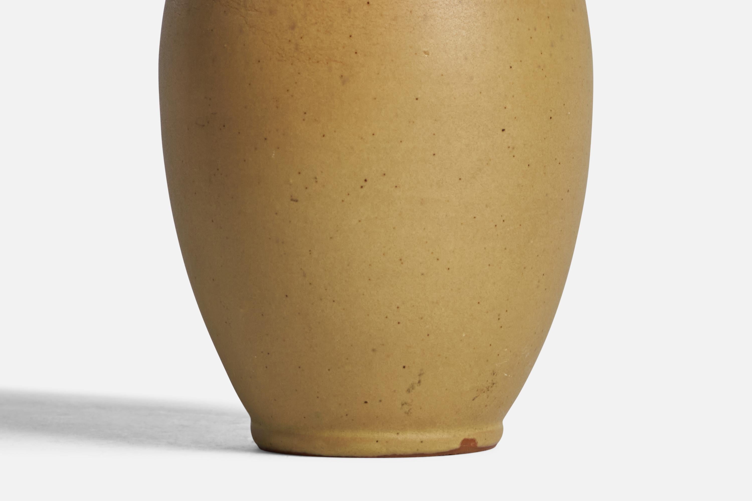 Gabriel Keramik, Vase, Earthenware, Sweden, 1930s In Good Condition For Sale In High Point, NC