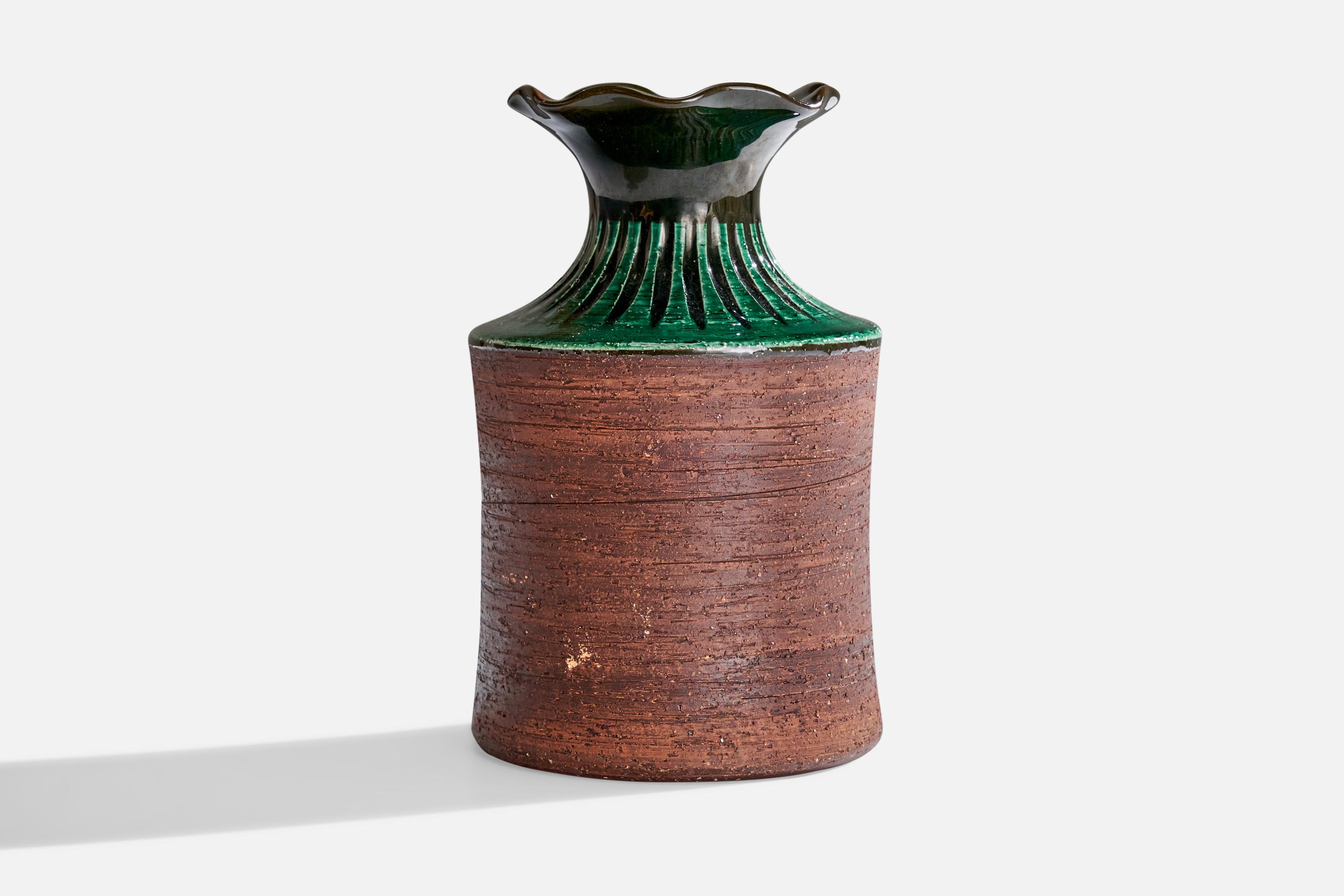 Gabriel Keramik, Vase, Earthenware, Sweden, 1950s In Good Condition For Sale In High Point, NC
