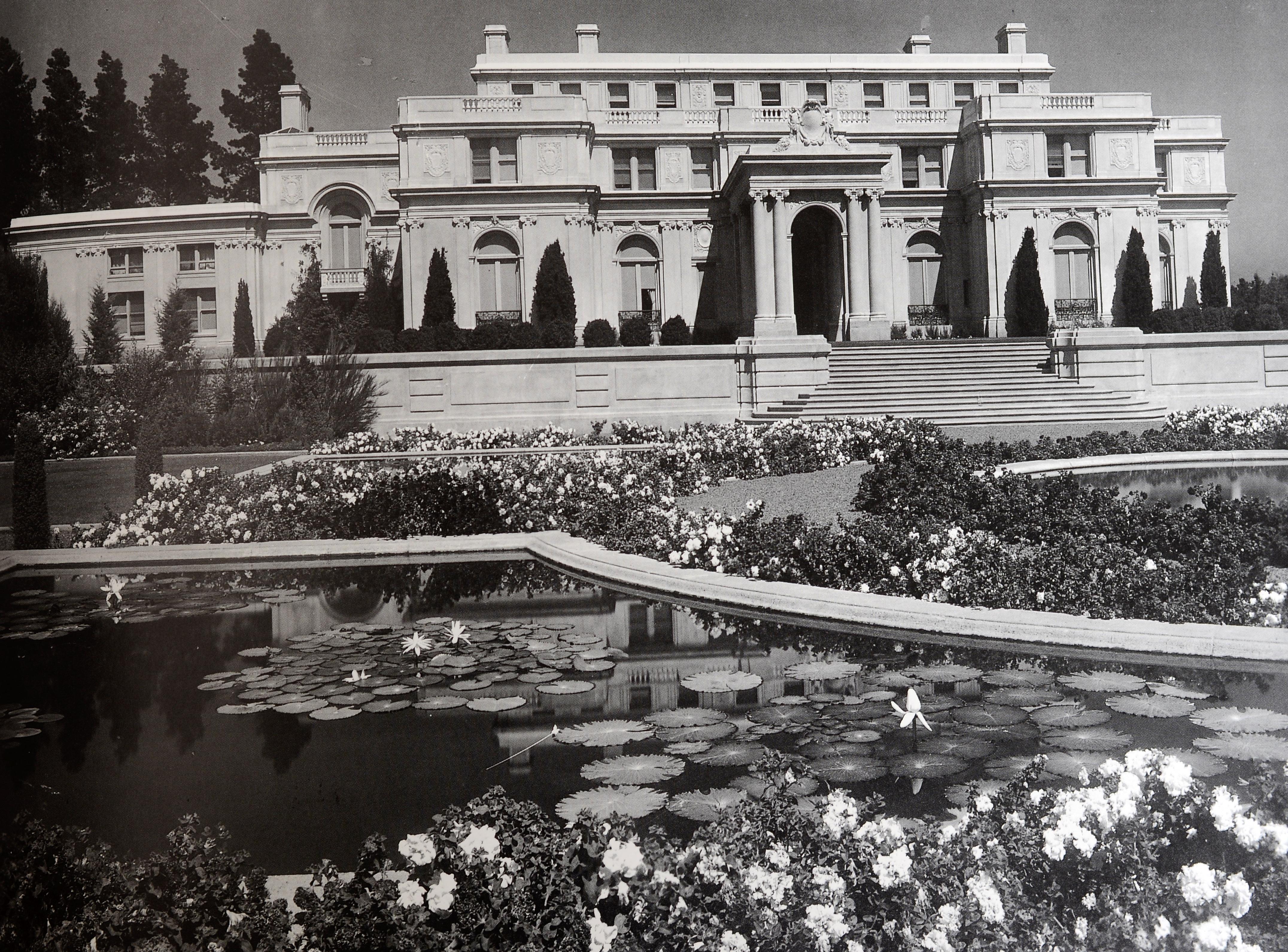 Gabriel Moulin's San Francisco Peninsula: Town & Country Homes, 1910-1930 In Good Condition For Sale In valatie, NY