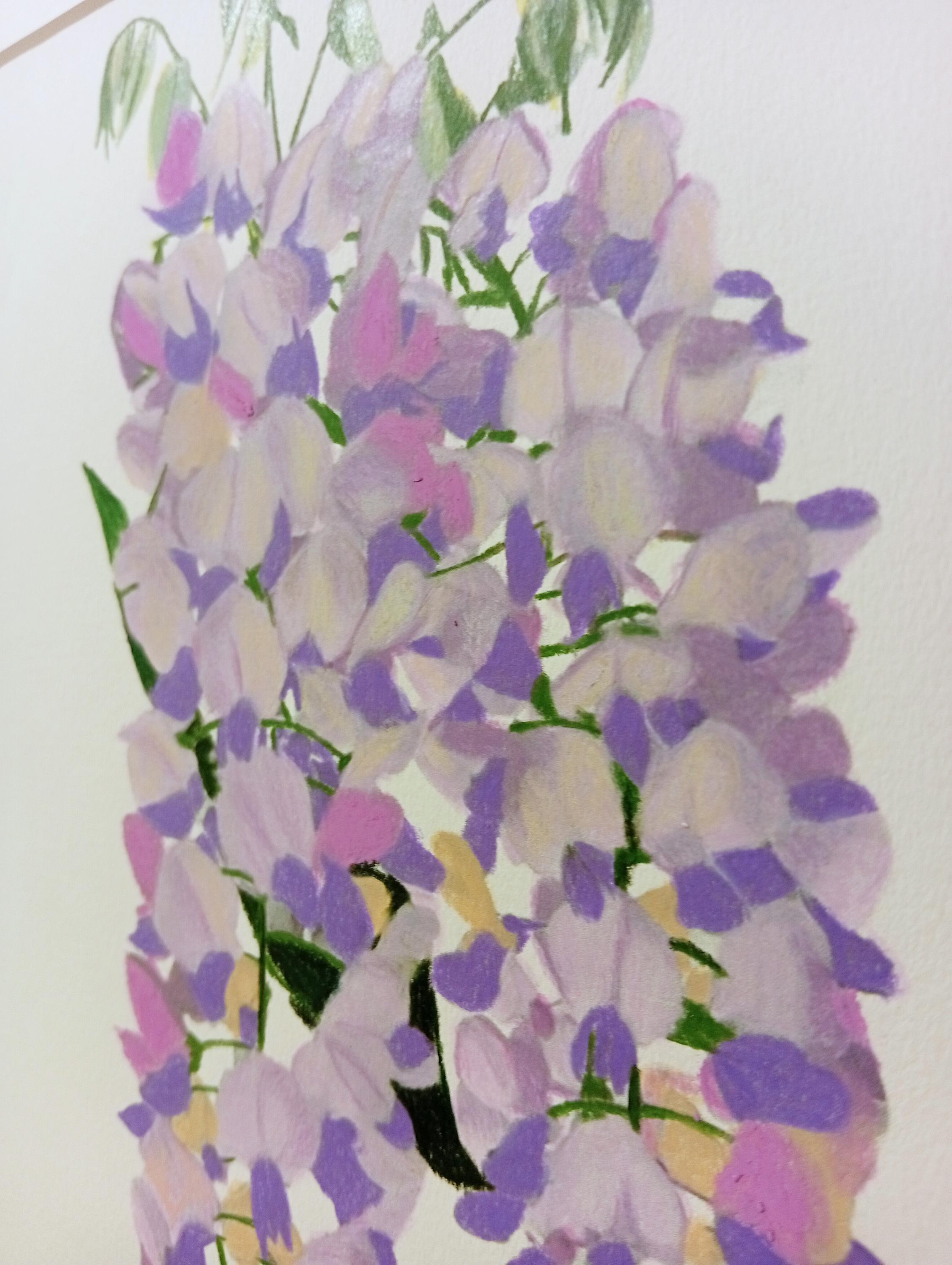 Étude sur la glycine en fleurs, dessin floral original en techniques mixtes dans une douce teinte violette - Violet Still-Life Painting par Gabriel Riesnert
