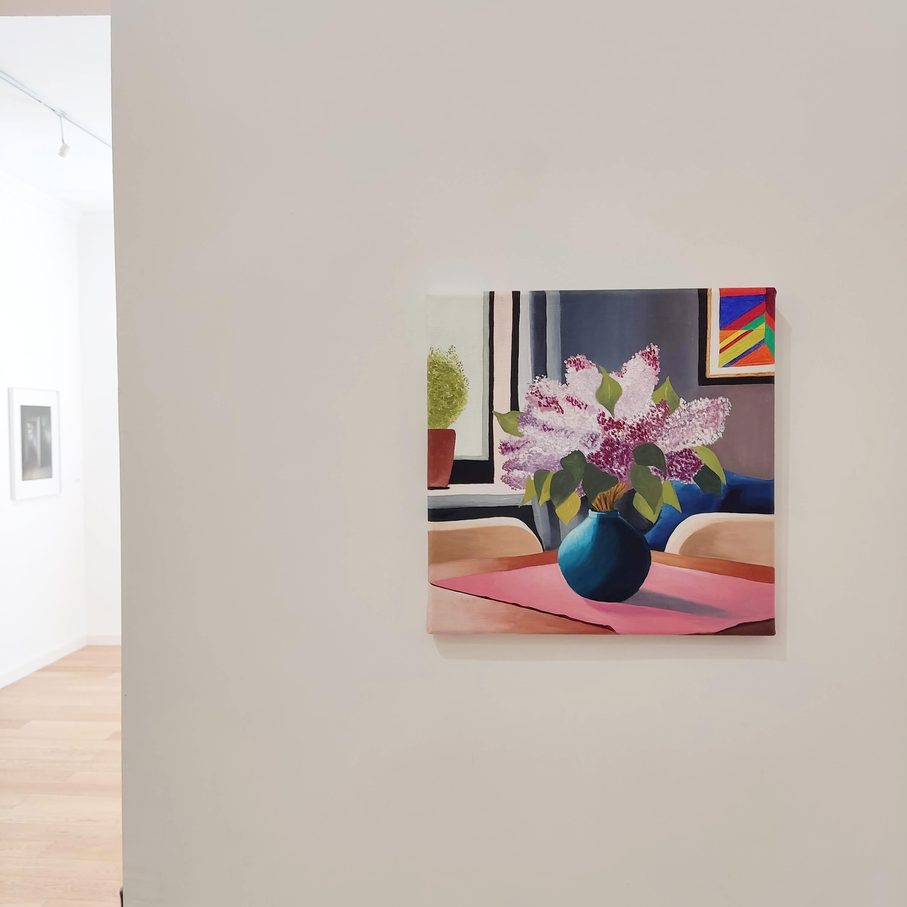 Tema : Bouquet de Lilas (Título - FR) / En esta obra única de pintura al óleo, el artista, adepto del realismo contemporáneo y de la ficción, se divierte pintando Espacios interiores y naturalezas muertas. Un momento tranquilo para pasar entre el