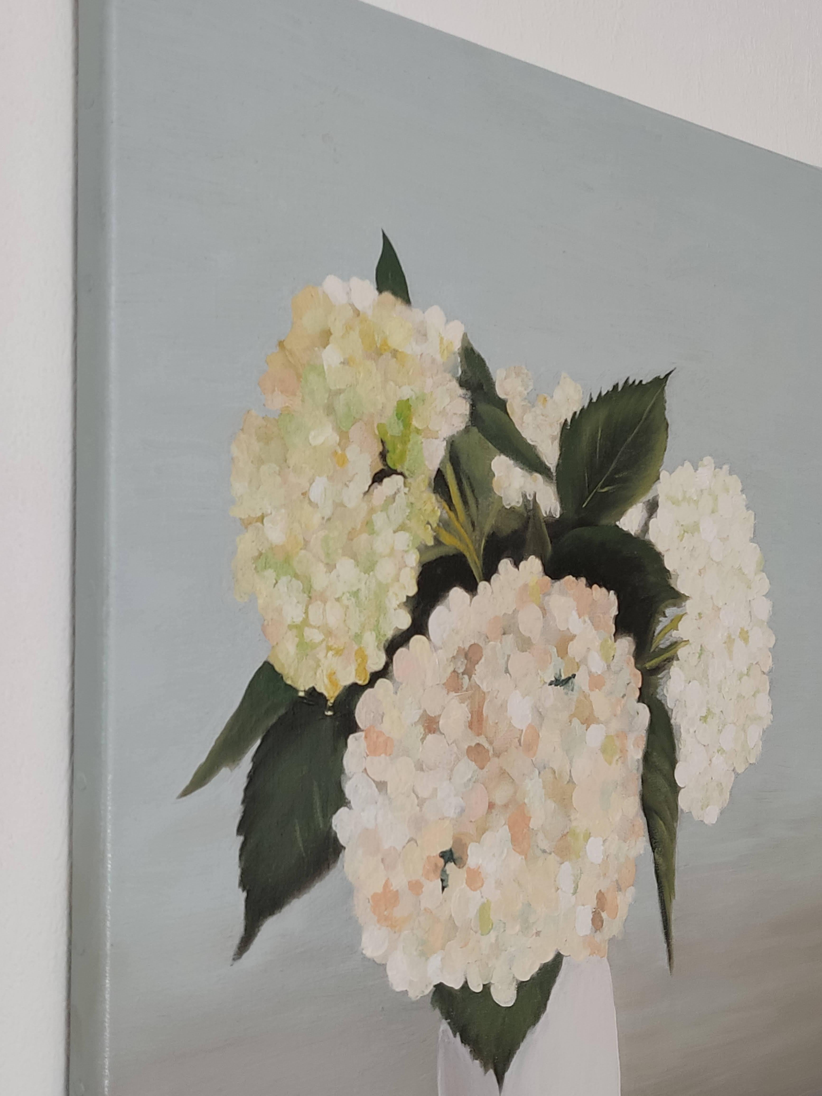 Hortensia in Vase, Original Oil Painting, Still Life, Contemporary realism For Sale 3