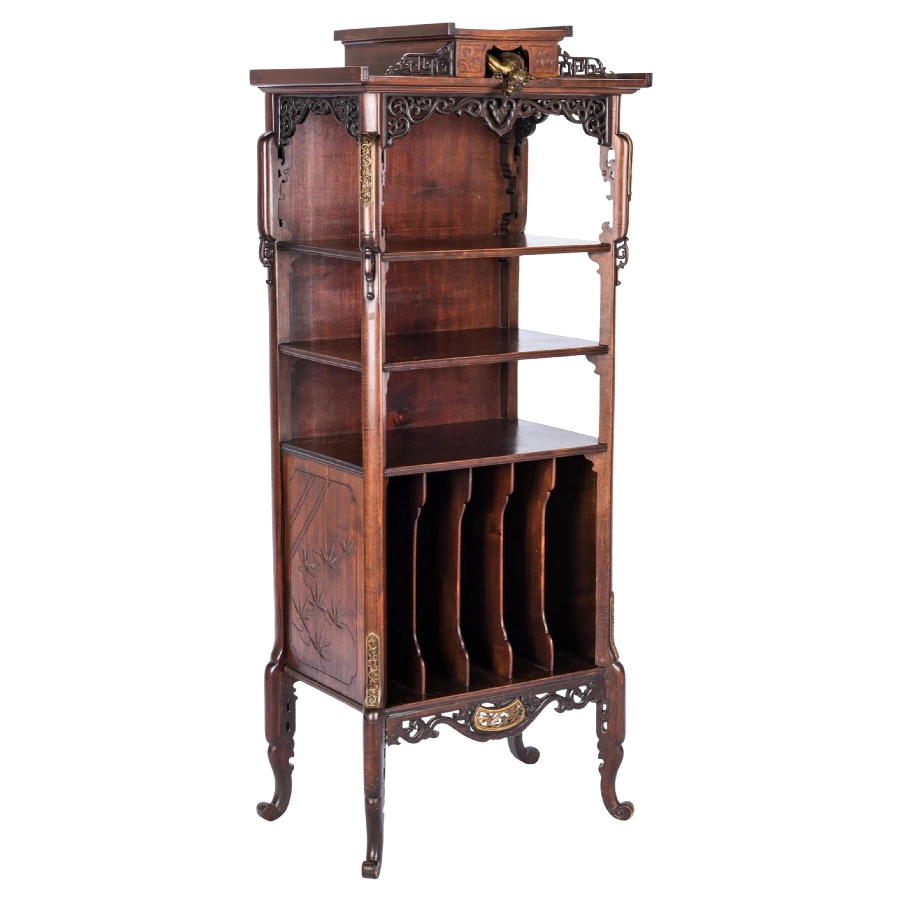 Armoire à musique chinoiserie française du 19ème siècle signée Gabriel Viardot