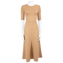Gabriela Hearst Kamelfarbenes Kleid aus Wollstrick mit rundem Ausschnitt Größe XS