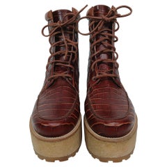 Bottes à lacets à semelle compensée en cuir marron gaufré « David Cogna » de Gabriela Hearst