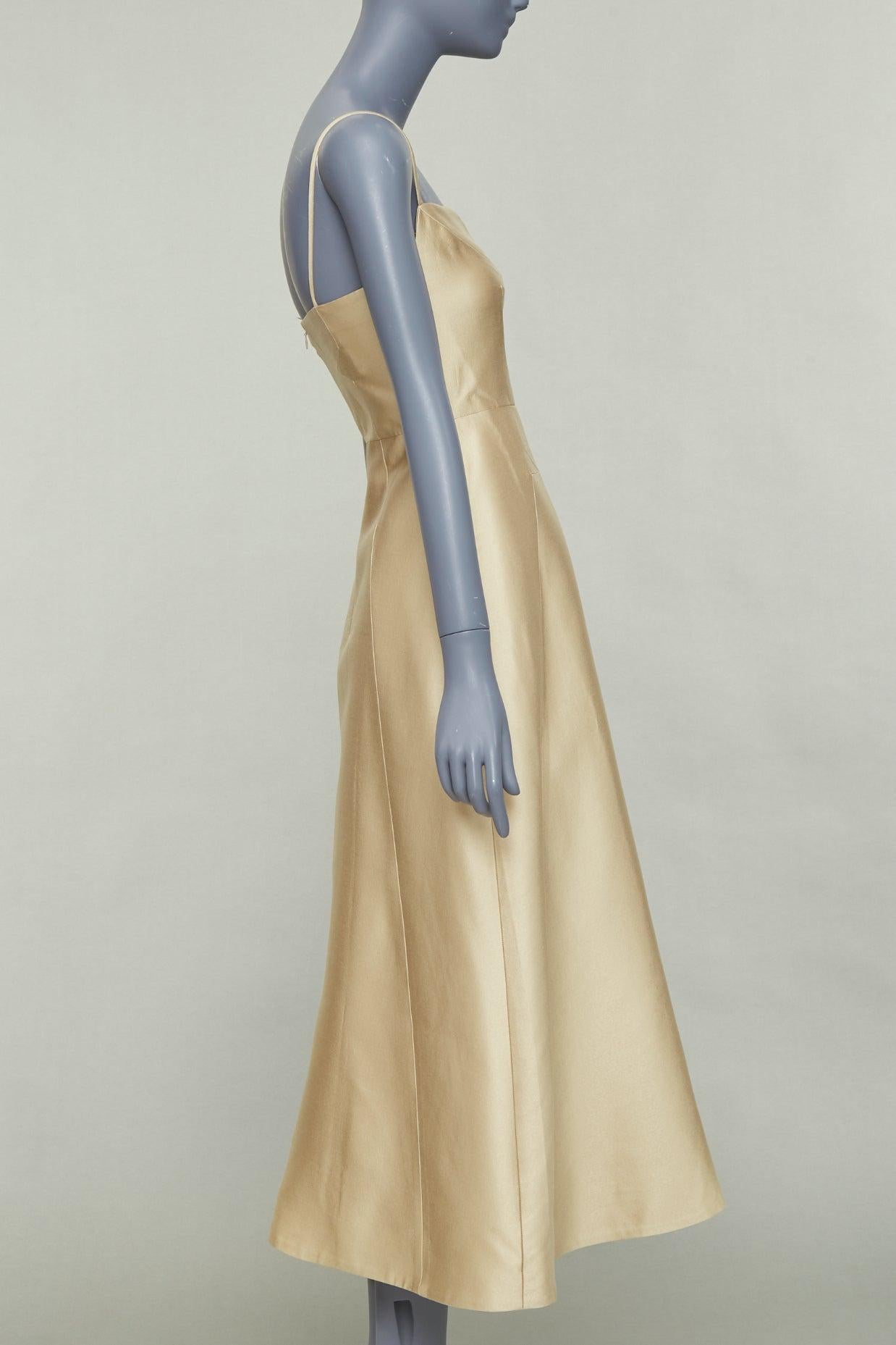 Gabriela Hearst Herve abito midi in lana e seta color champagne con pince geometriche IT36 XXS In condizioni Nuovo in vendita a Hong Kong, NT
