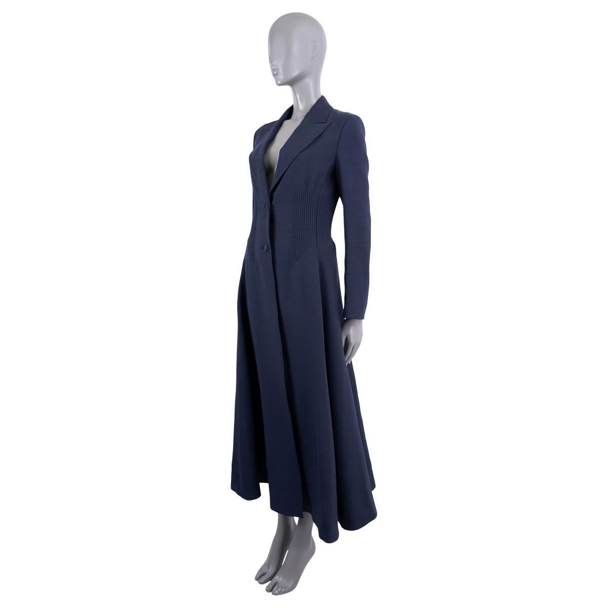 100% authentic Gabriela Hearst Alfonso single-breasted coat in navy blue wool (76%), silk (23%) and elastane (1%). Features a waisted corseted shape and with two pockets in the front. Lined in silk (100%). Has been worn and is in excellent