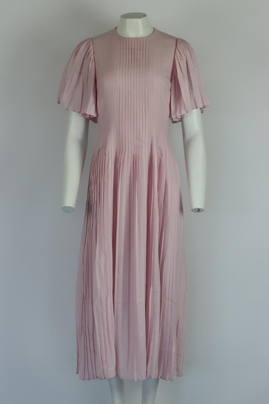 Gabriela Hearst pleated cashmere and wool blend midi dress. Pink. Short sleeve, crewneck. Zip fastening at back. 65% Virgin wool, 35% cashmere; lining: 100% Silk. Size: IT 40 (UK 8, US 4, FR 36). Bust: 33 in. Waist: 27.8 in. Hips: 68 in. Length: 51