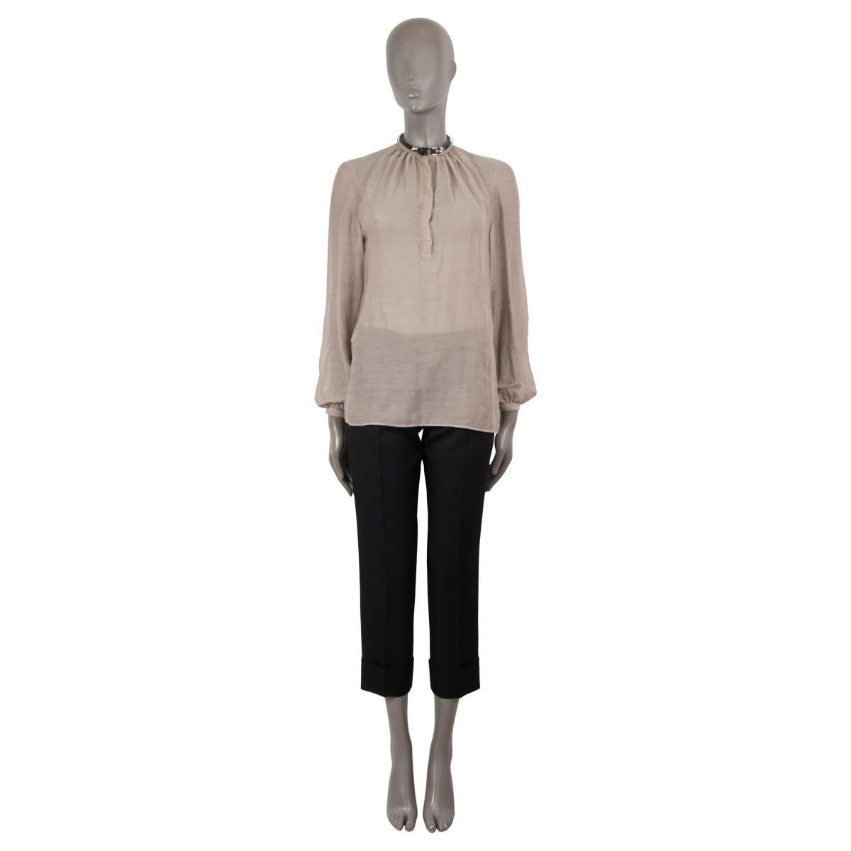 100% authentic Gabriela Hearst Vlychos blouse in taupe cotton (68%) and silk (32%) is characterised by a detachable silver-tipped black leather strap choker which is inspired by Uruguayan gaucho culture. It's crafted from sheer fluid cotton blended