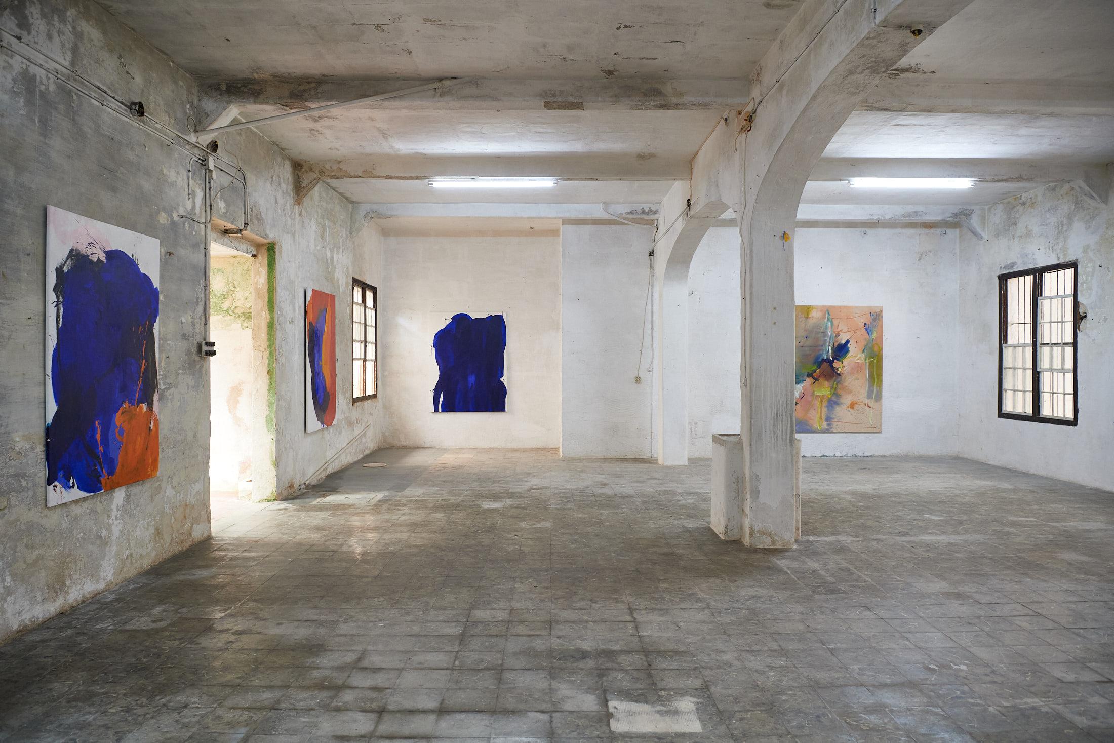 Abstraktes Gemälde in Blau von der spanischen Künstlerin Gabriela Meunie 2023 im Angebot 5