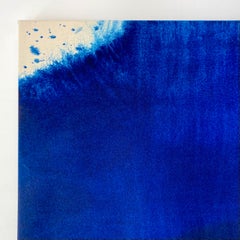 Peinture abstraite monochrome de grande taille en bleu outremer sur toile Gabriela Meunie