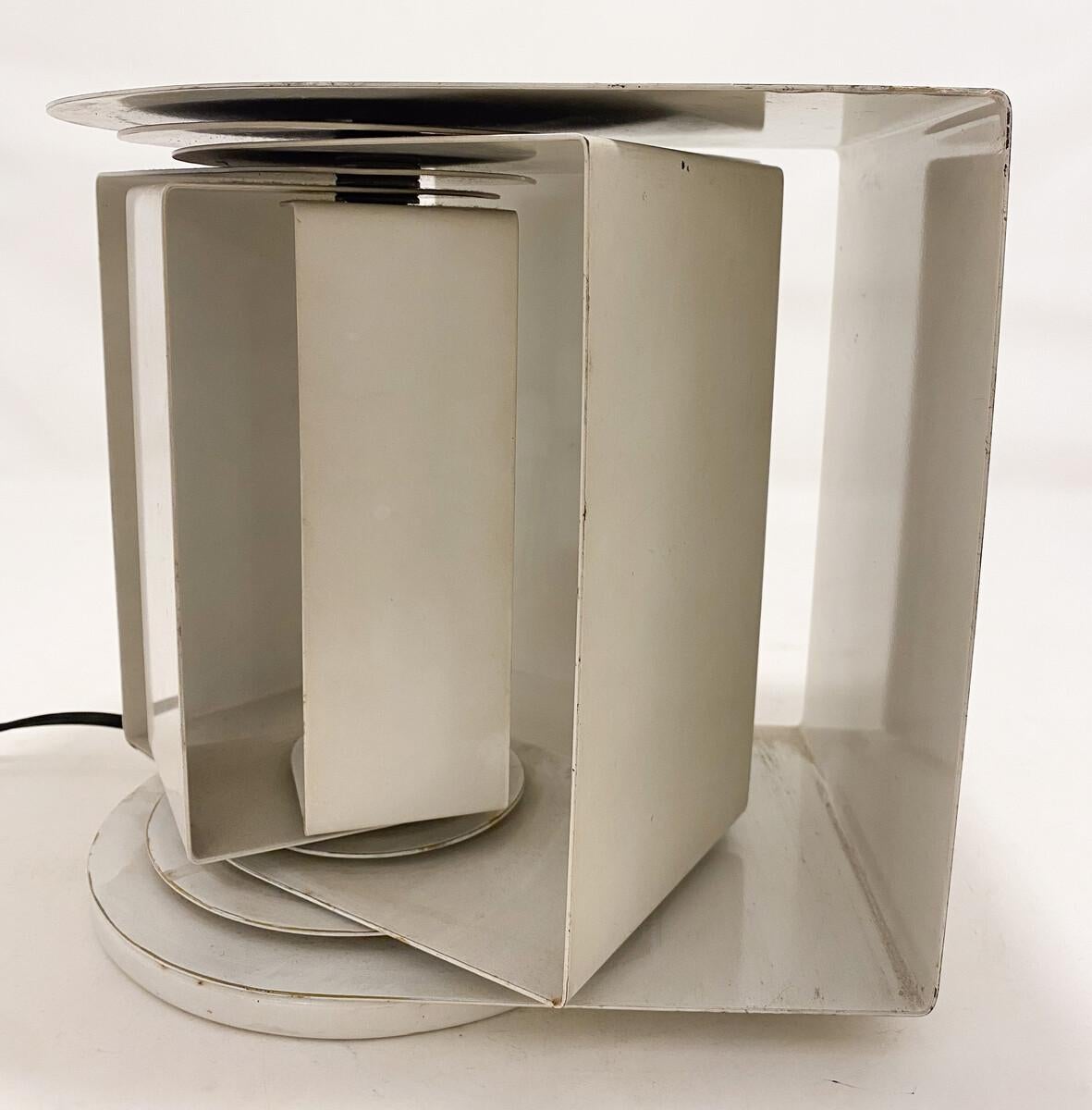 GABRIELE D'ALI for Francesconi Brescia, table lamp, aluminium, designed 1965, Italy.

FRANCESCONI disegna e progetta la luce dal 1953, senza aver mai mutato da allora l’attenzione e il rispetto per la qualità luminosa, per gli oggetti che la