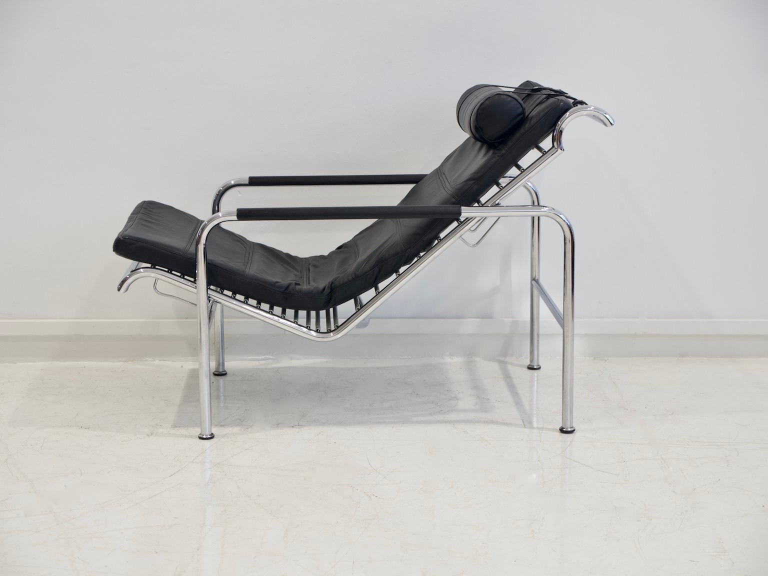 Mid-Century Modern Gabriele Mucchi for Zanotta Black Leather Lounge Chair with Ottoman For Sale