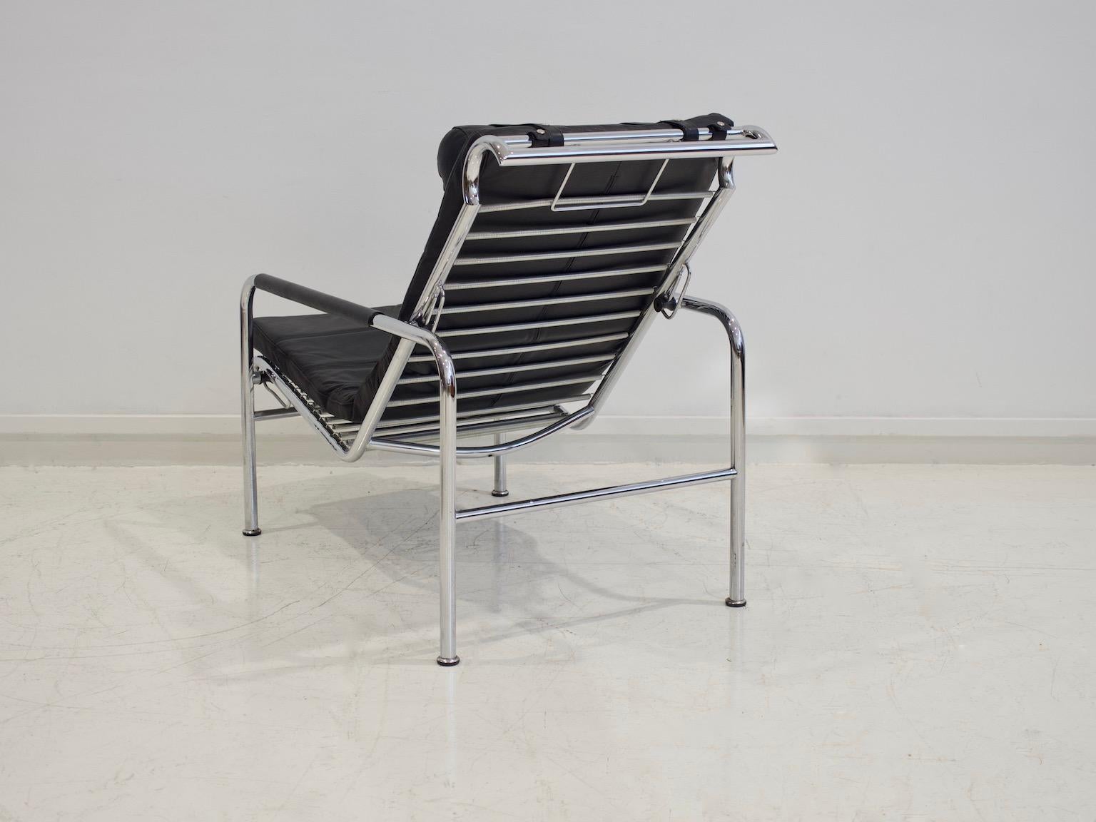Italian Gabriele Mucchi for Zanotta Black Leather Lounge Chair with Ottoman For Sale
