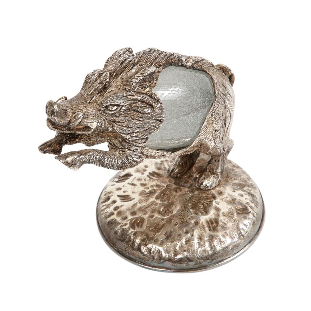 Gabriella Crespi Wildschwein, versilberte Bronze, Glas, signiert. Kleine, realistische und zauberhafte Skulptur aus versilberter Bronze mit einem Ei aus mundgeblasenem Glas von Barovier&Toso. Crespis Kunsthandwerker verwendeten die 