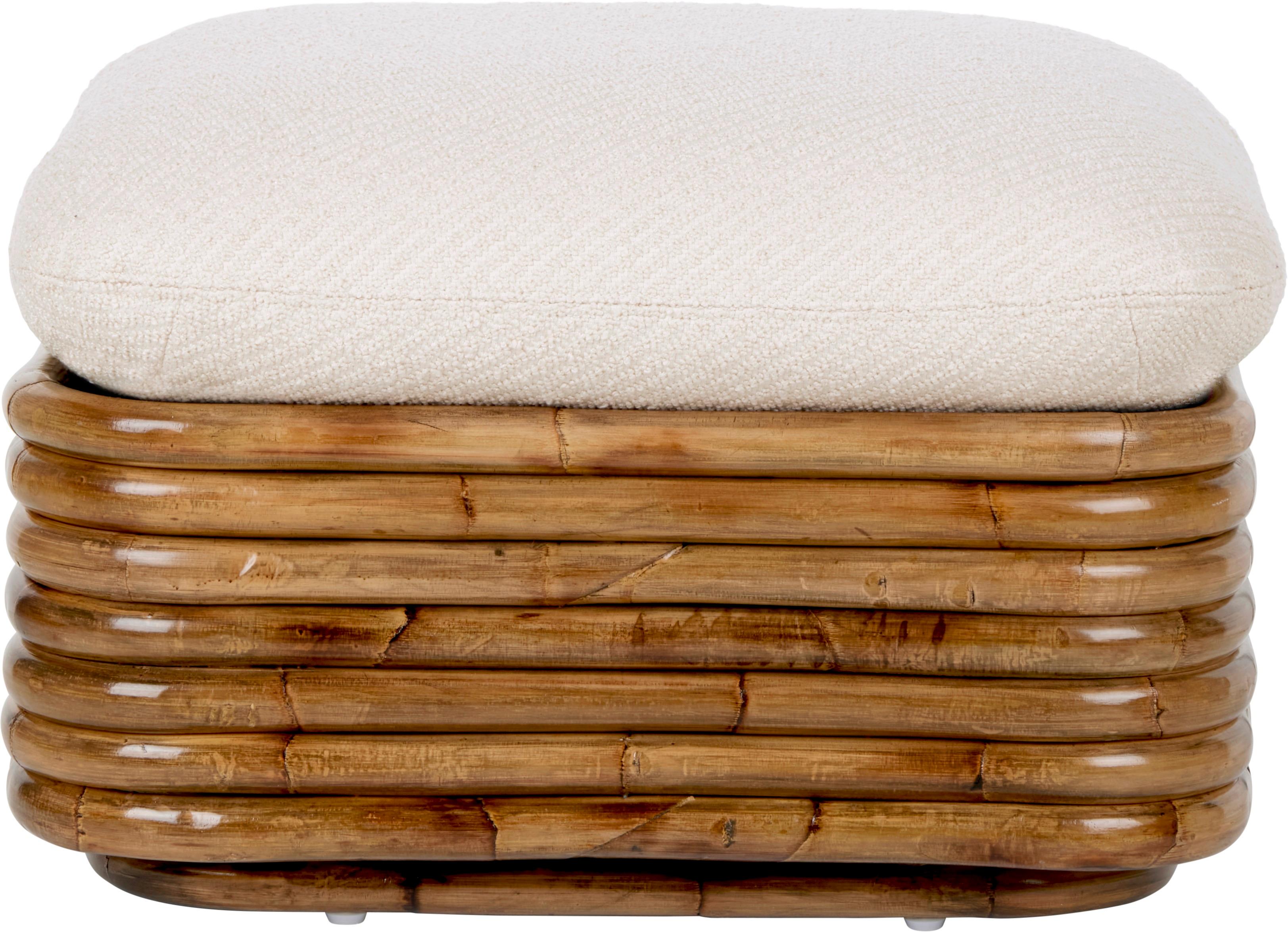 Die Bohemian '72 Collection vereint Gabriella Crespis Interesse an natürlichen Materialien, ihre Faszination für gestapelte skulpturale Formen und ihre Neugierde auf östliche Kulturen und Philosophien, die sie auf jahrelangen Reisen entwickelt hat.