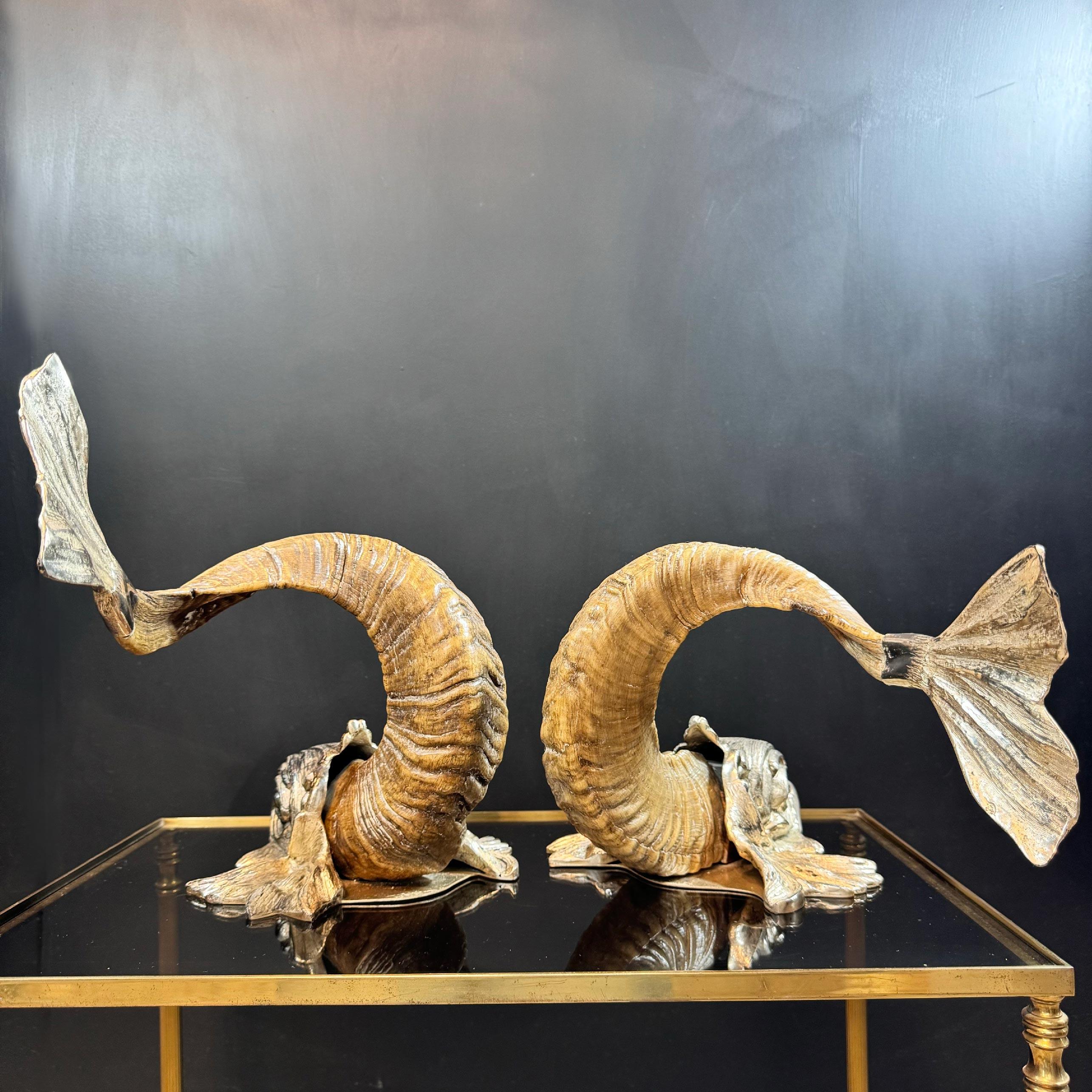 Gabriella Crespi 'Coppia Di Delfini' Pareja de delfines de bronce plateado en venta 10