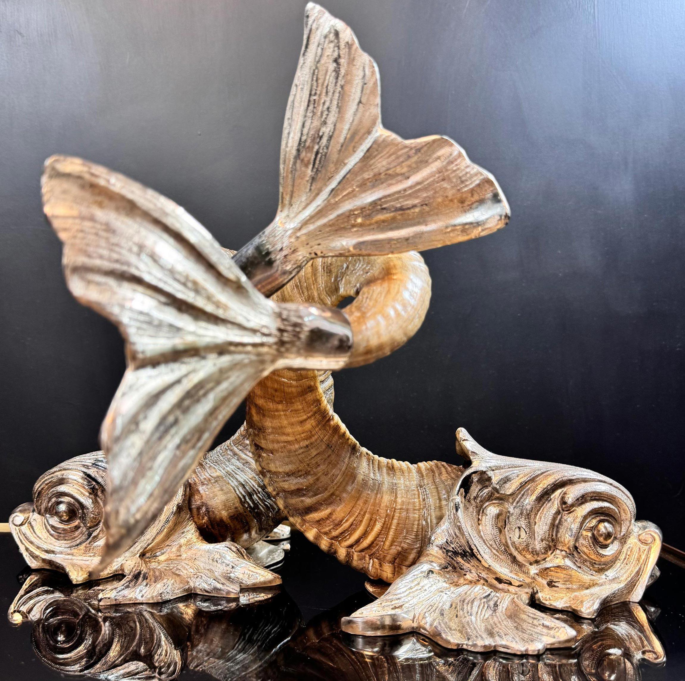 Gabriella Crespi 'Coppia Di Delfini' Pareja de delfines de bronce plateado Hecho a mano en venta