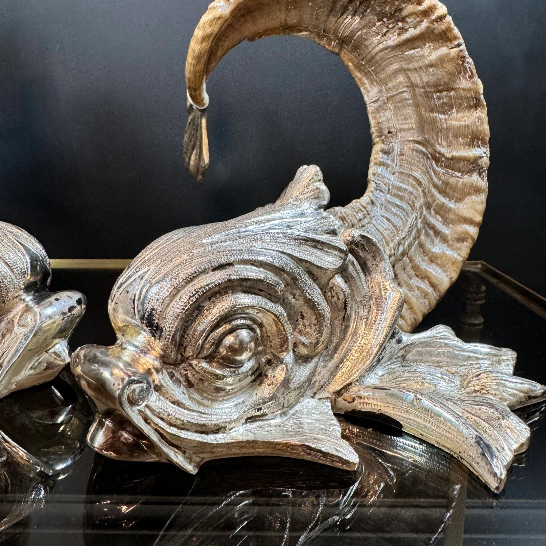 Gabriella Crespi 'Coppia Di Delfini' Pareja de delfines de bronce plateado en venta 1