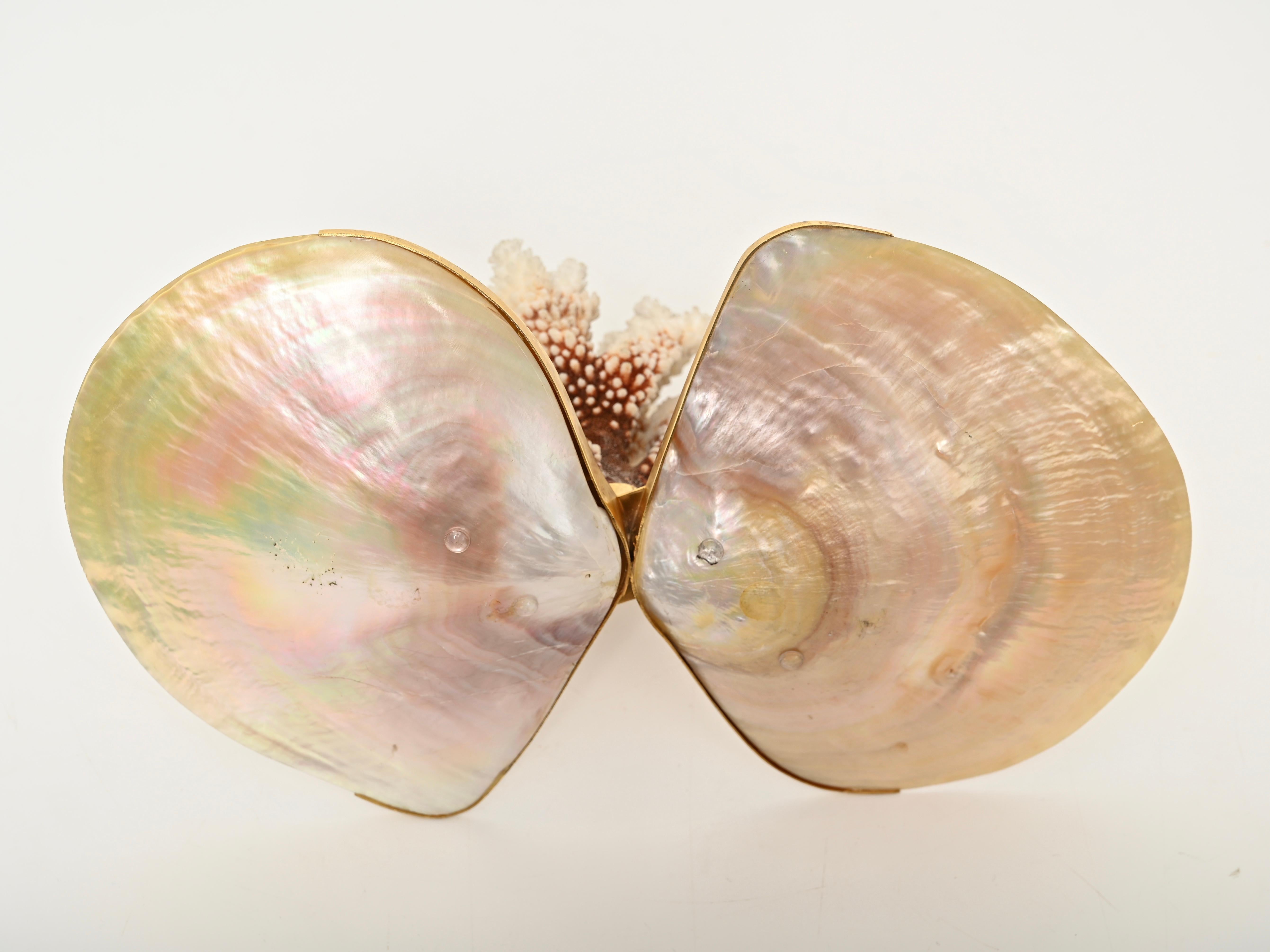 Vassoio decorativo italiano degli anni '70 in madreperla, corallo e ottone in vendita 8