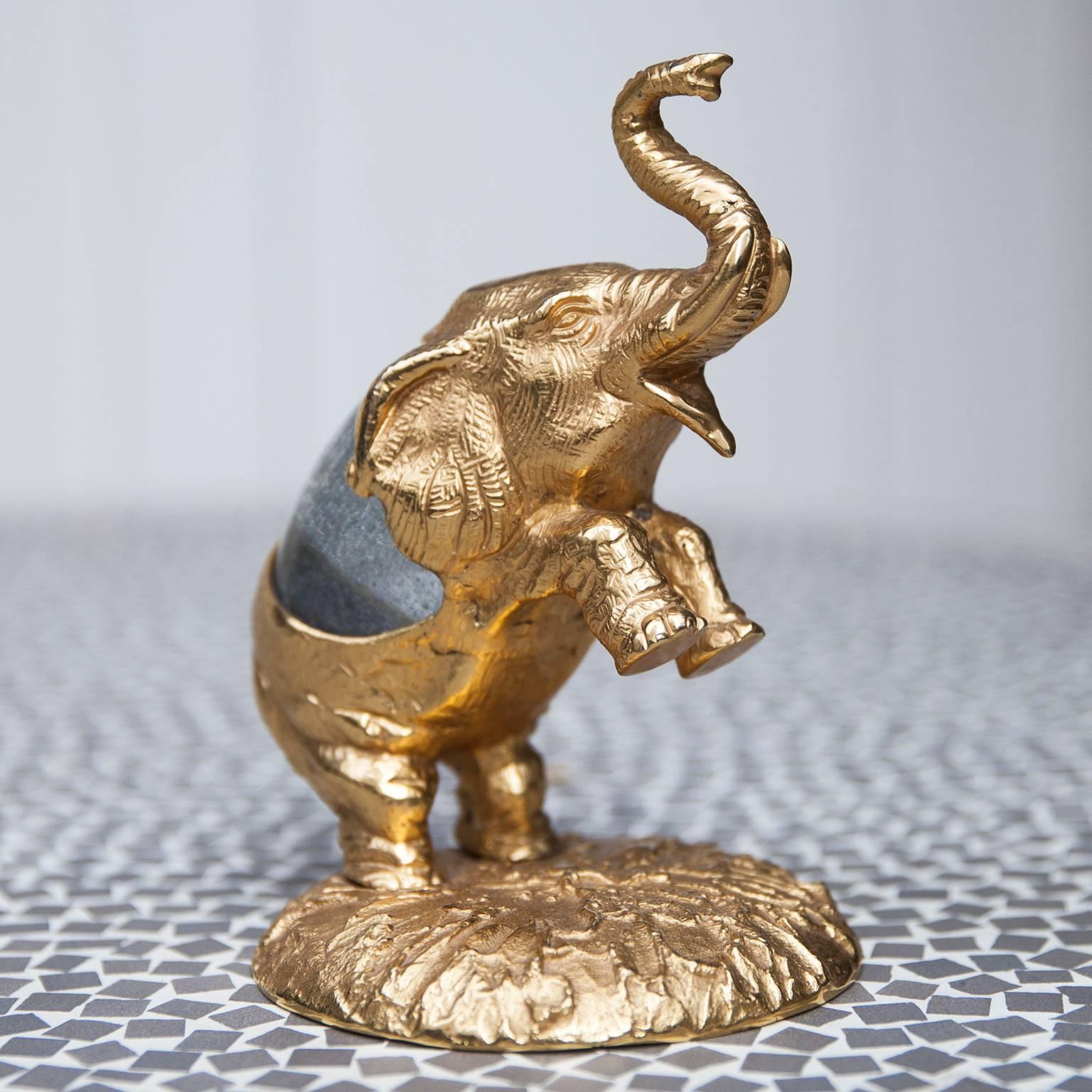 Gorgeous detailed gold plated bronze elephant sculpture by Gabriella Crespi from the 1970s. The central body is composed of a Murano glass egg. Signed on the bottom.
This piece is in excellent condition.
Measure: 16 H x 13 B x 10.8 D cm.