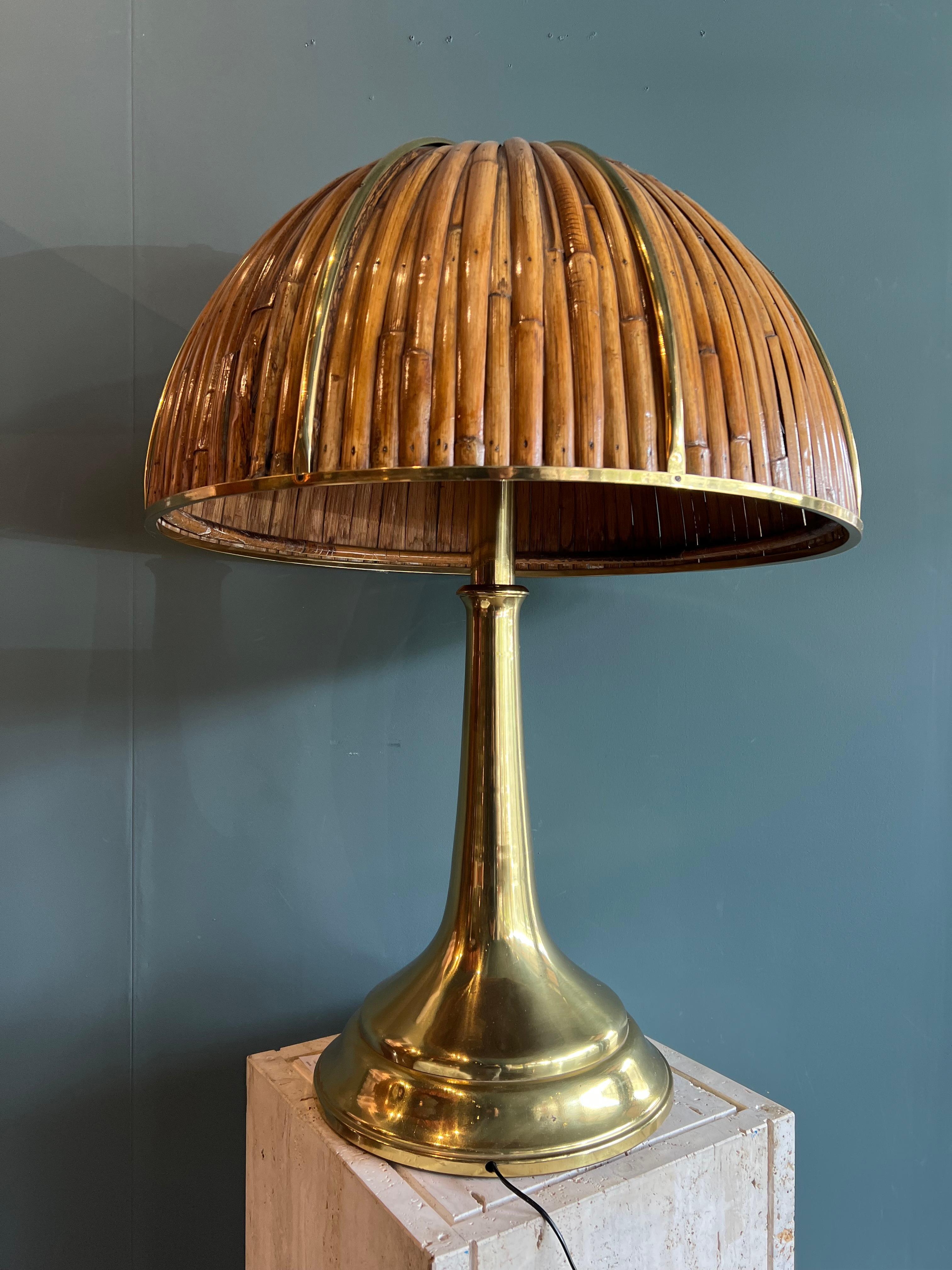 Large and striking 'Fungo' table lamp from the iconic Rising Sun Series with lacquered bamboo and polished brass dome shade and elegant flared brass base in a gold finish, Italy, 1970s. Printed with facsimile signature and artist's cipher to shade
