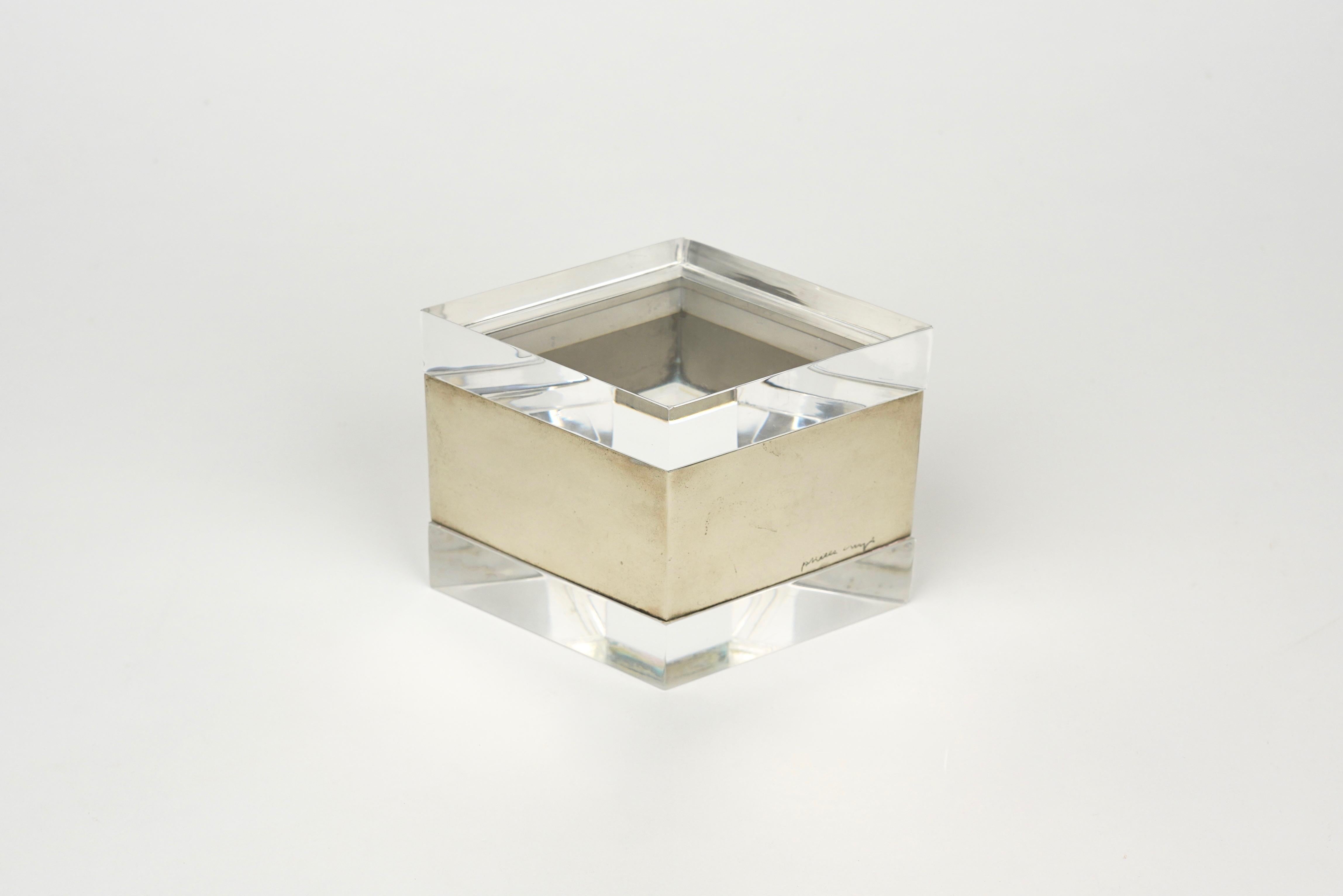 Rare box in lucite and chrome in the shape of a rhombus signed by the Italian designer Gabriella Crespi as shown in photos. Made in Italy in the 1970s. 

Conditions are good considering the age of the box, just a tiny chipping almost invisible in