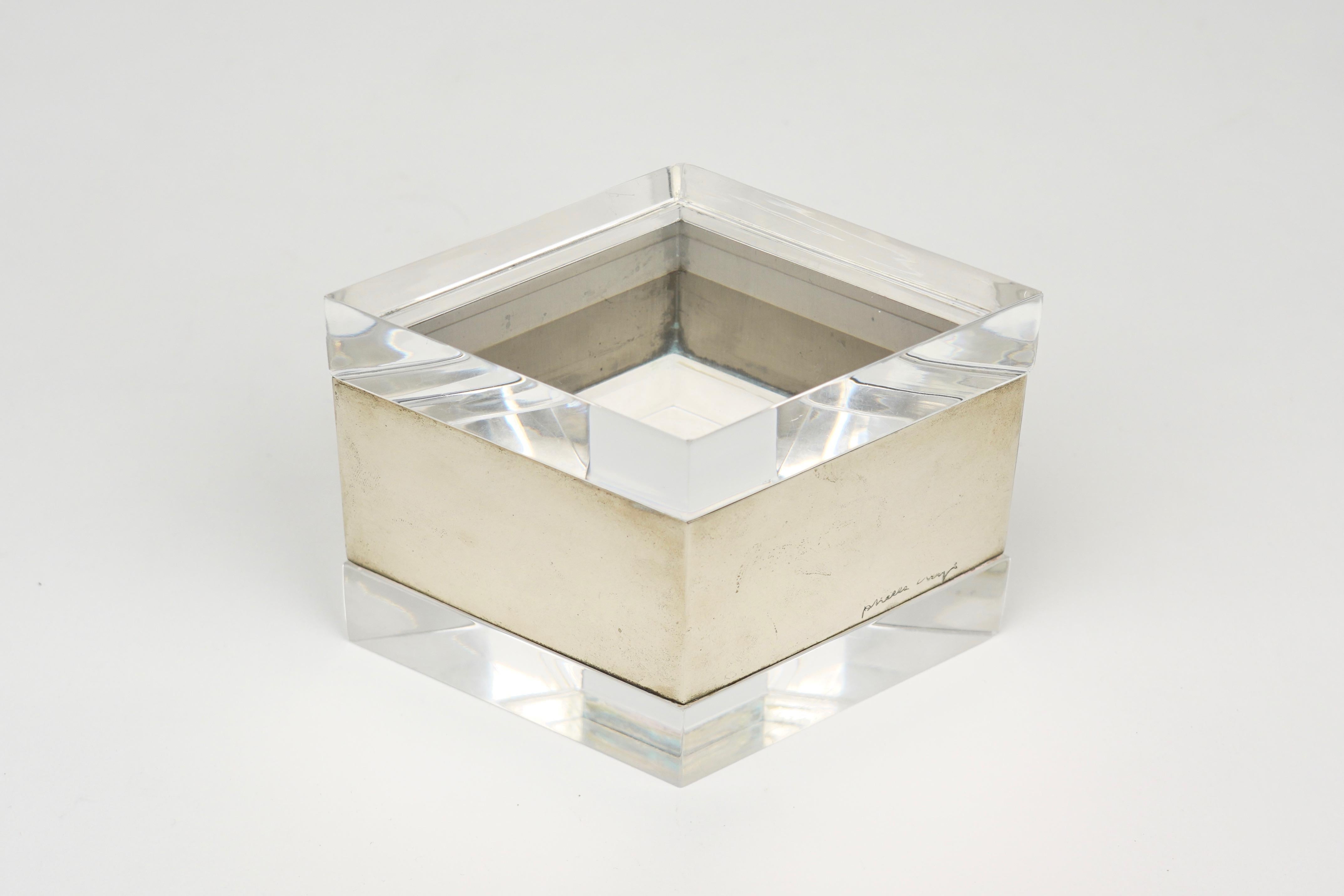 Dekorative Schachtel aus Lucite und Chrom von Gabriella Crespi, Italien 1970er Jahre (Moderne der Mitte des Jahrhunderts) im Angebot